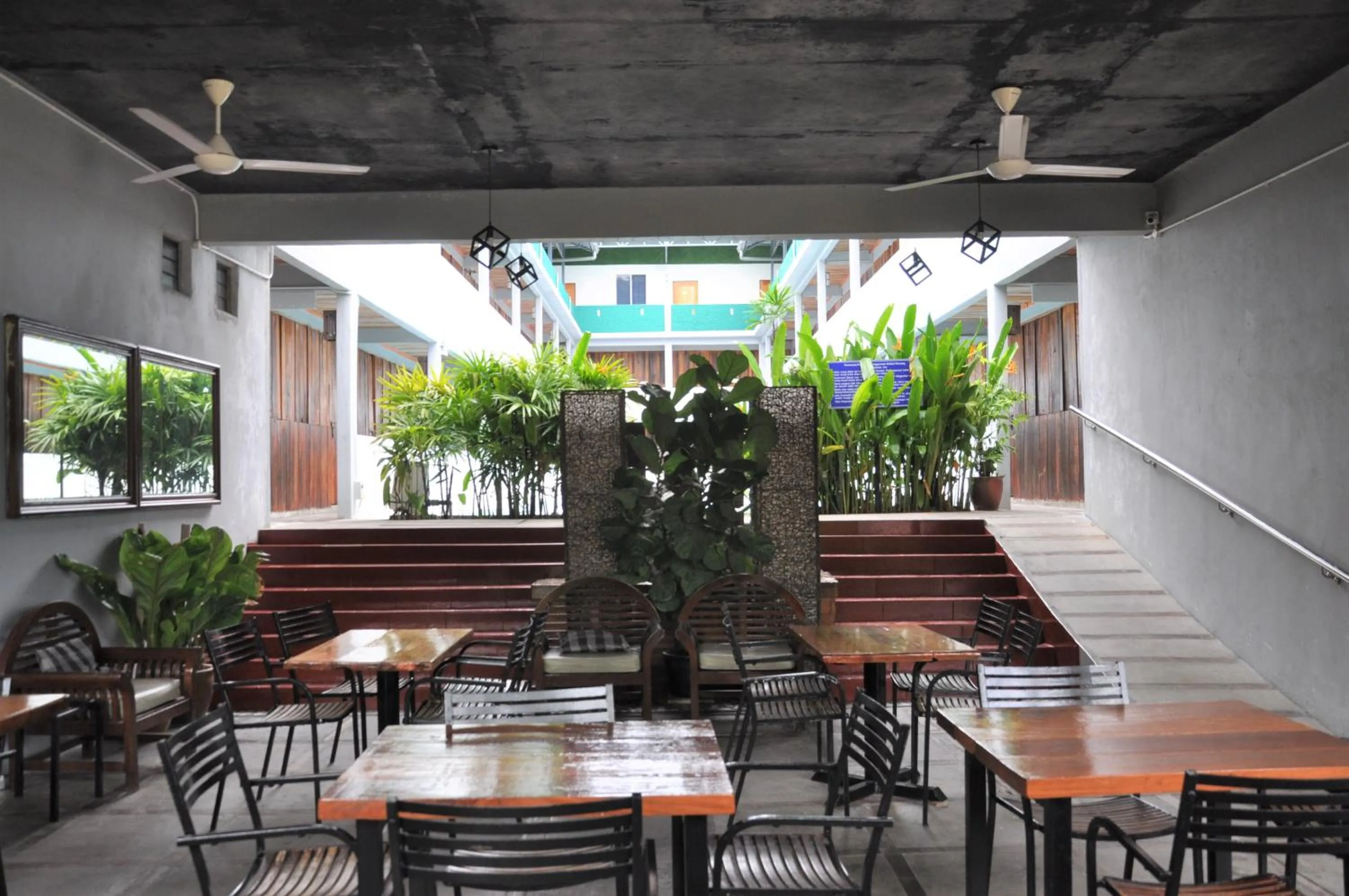 Dining area in Joe Fisherman Inn