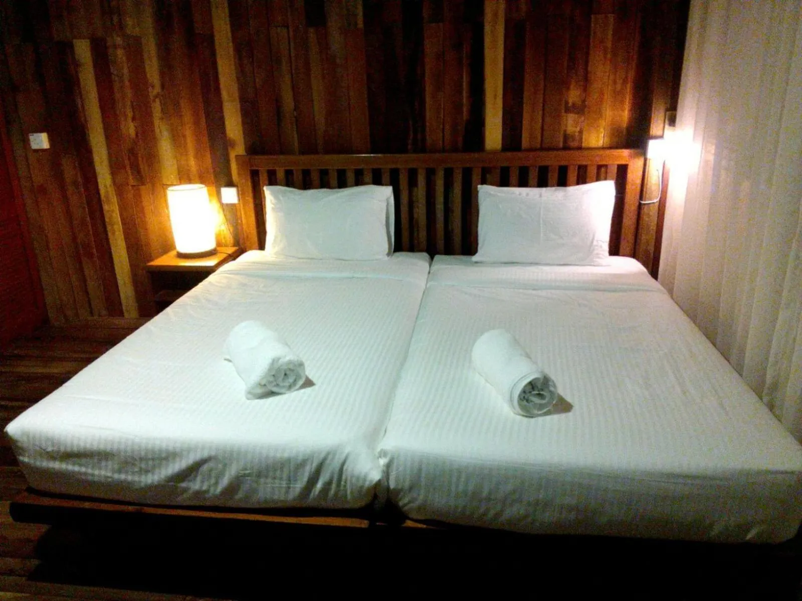 Bed in Joe Fisherman Inn