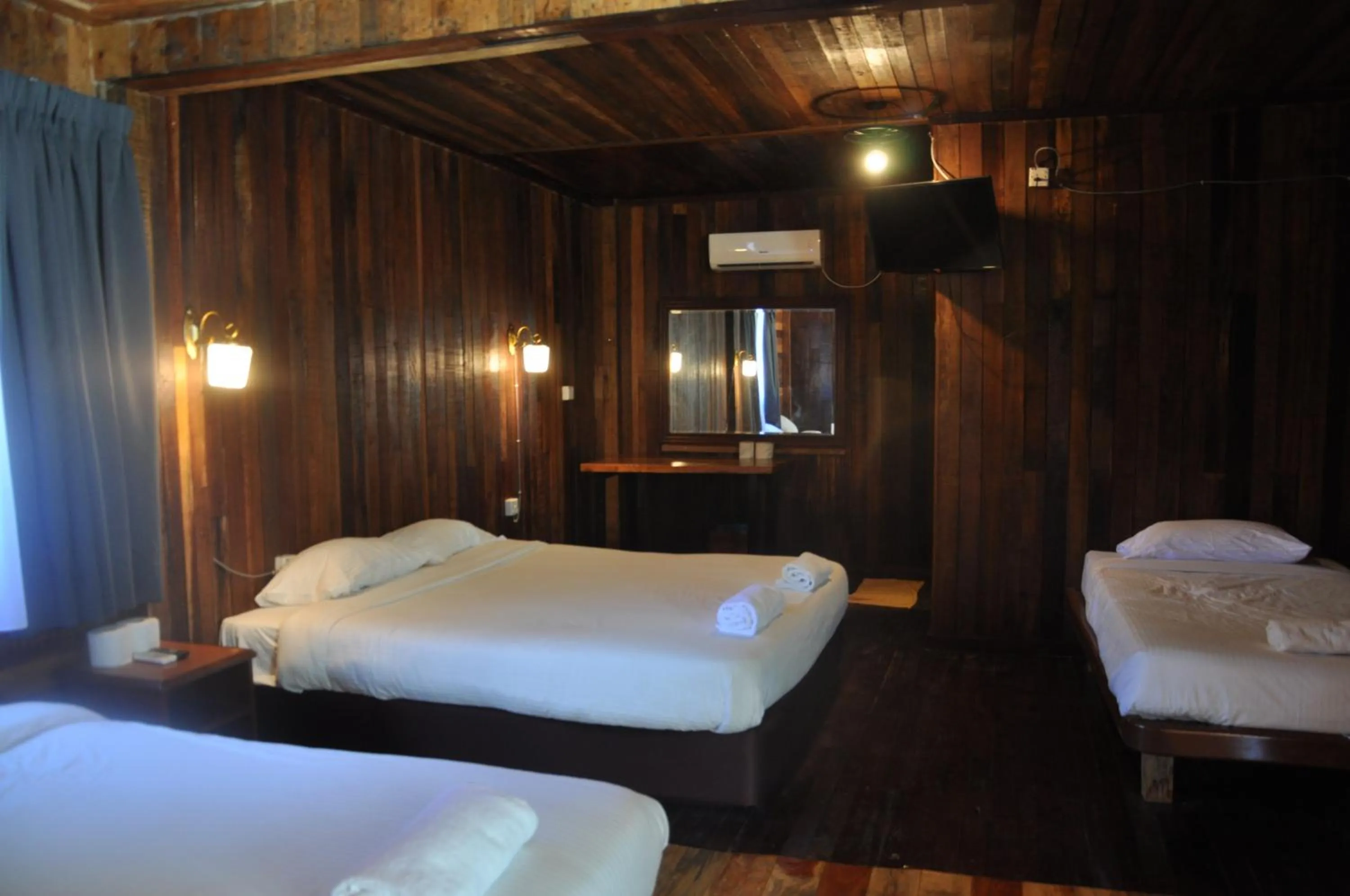 Bed in Joe Fisherman Inn