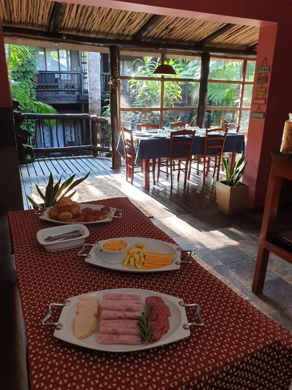 Breakfast in Umlilo Guest House