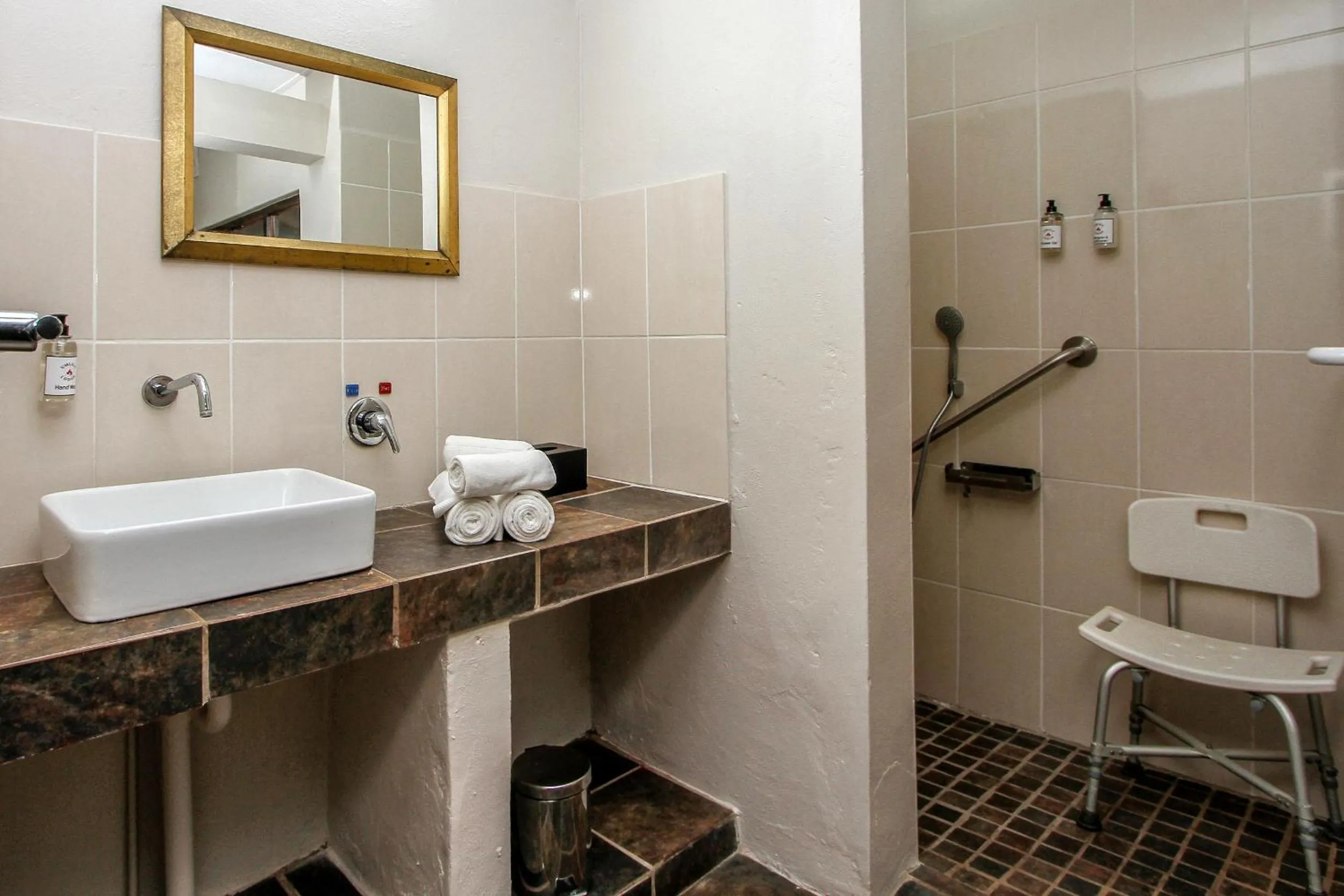 Bathroom in Umlilo Guest House