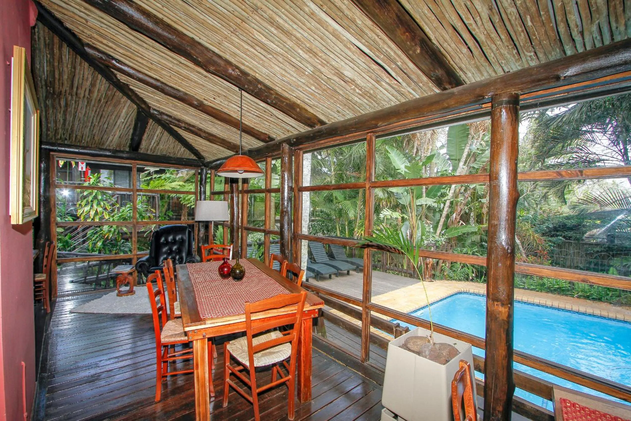 Restaurant/places to eat in Umlilo Guest House