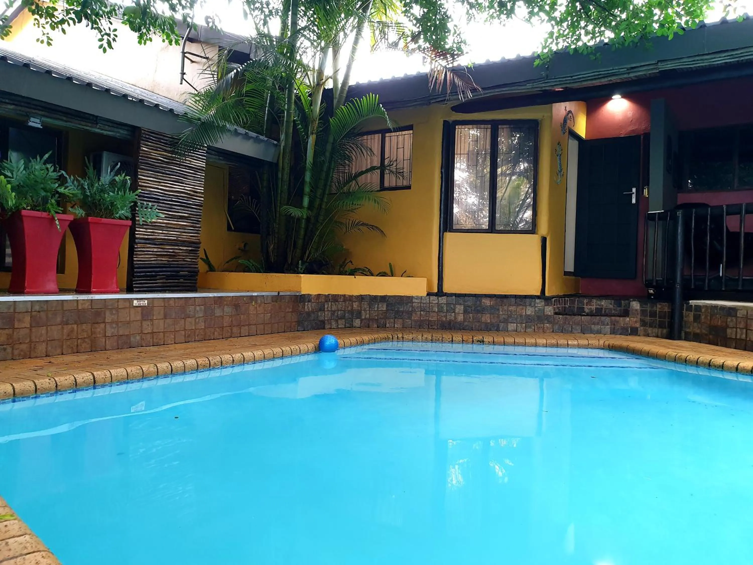 Swimming pool in Umlilo Guest House