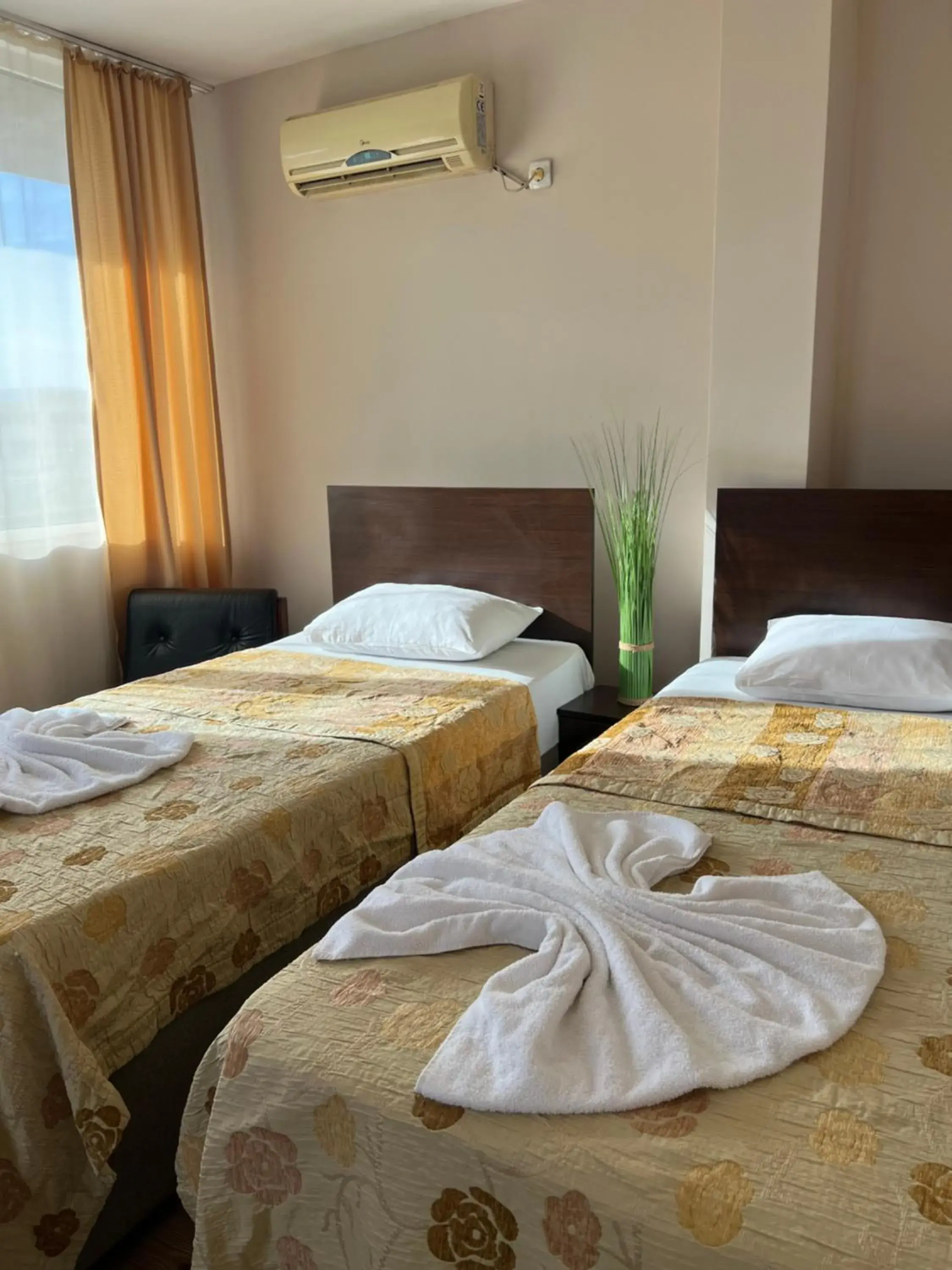 Triple Room with Balcony in Hotel Han Krum Triple Room with Balcony in Hotel Han Krum