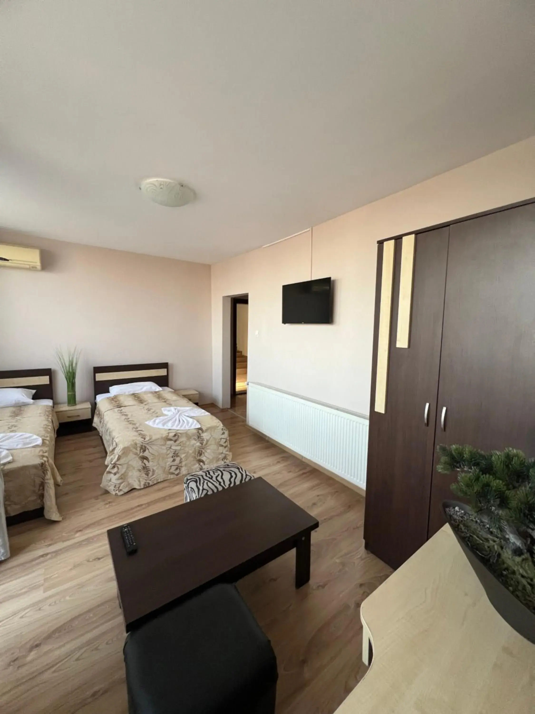 Twin Room with Balcony in Hotel Han Krum Twin Room with Balcony in Hotel Han Krum