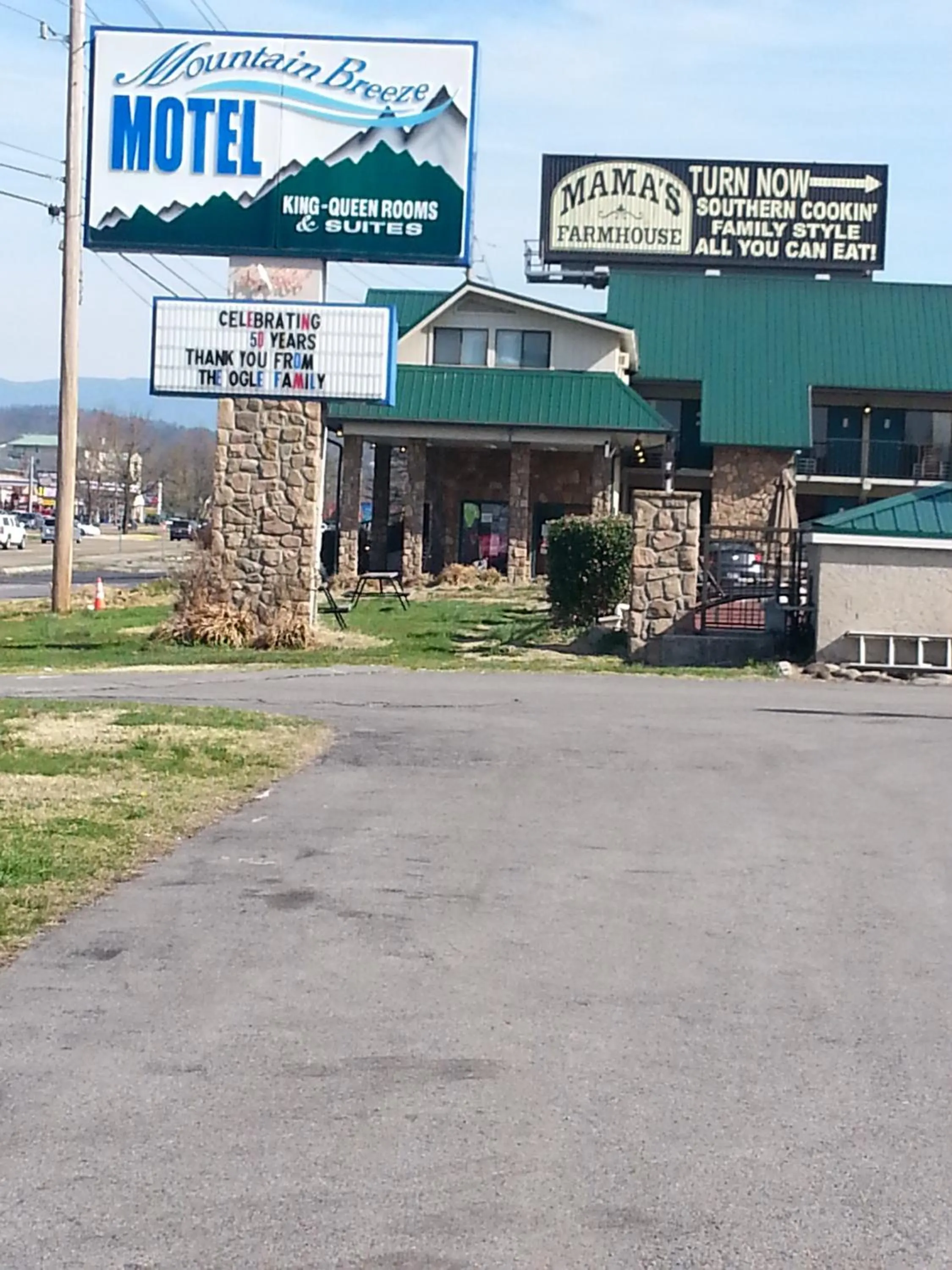 Facade/entrance in Mountain Breeze Motel