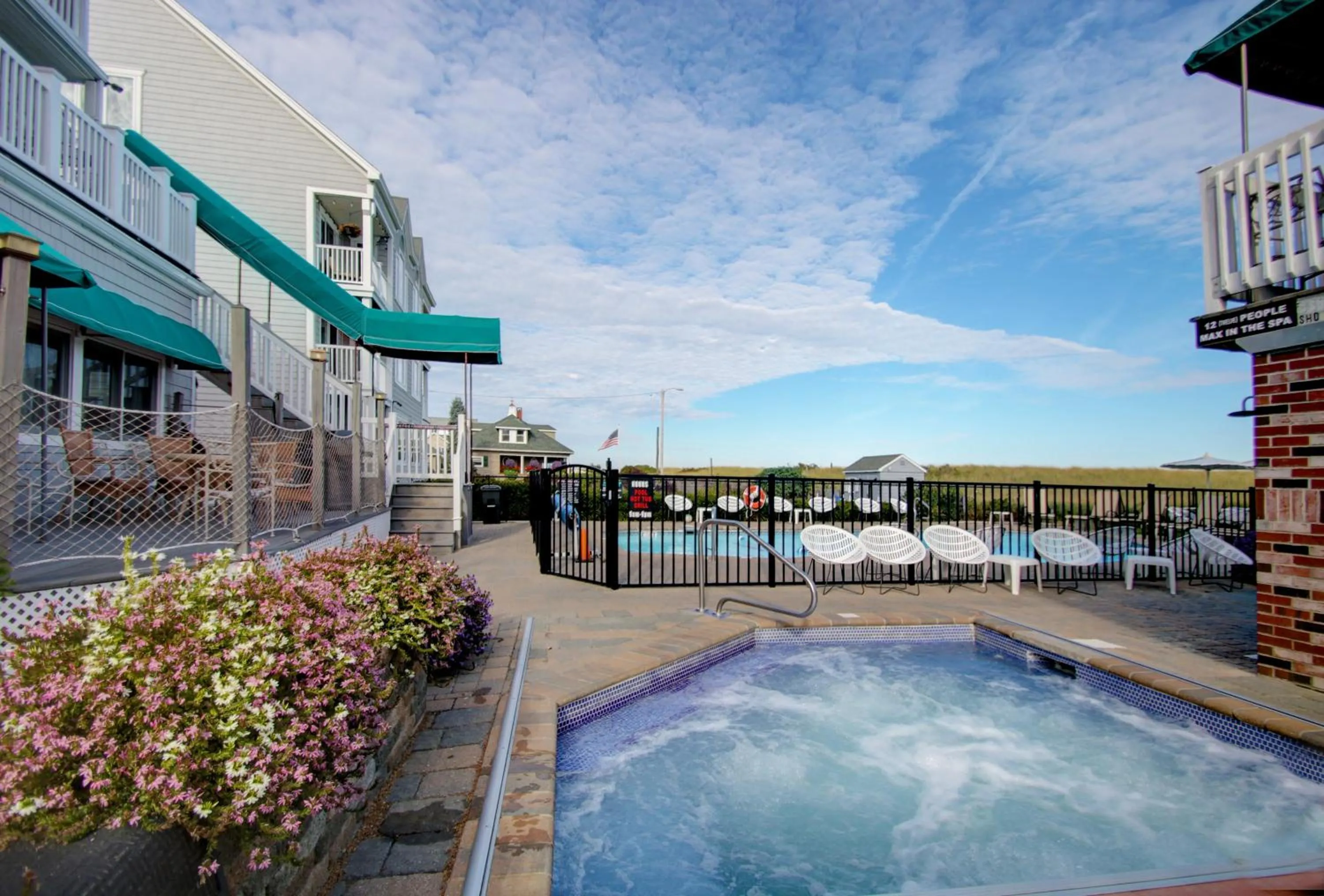 Hot Tub in Sea Cliff House Motel