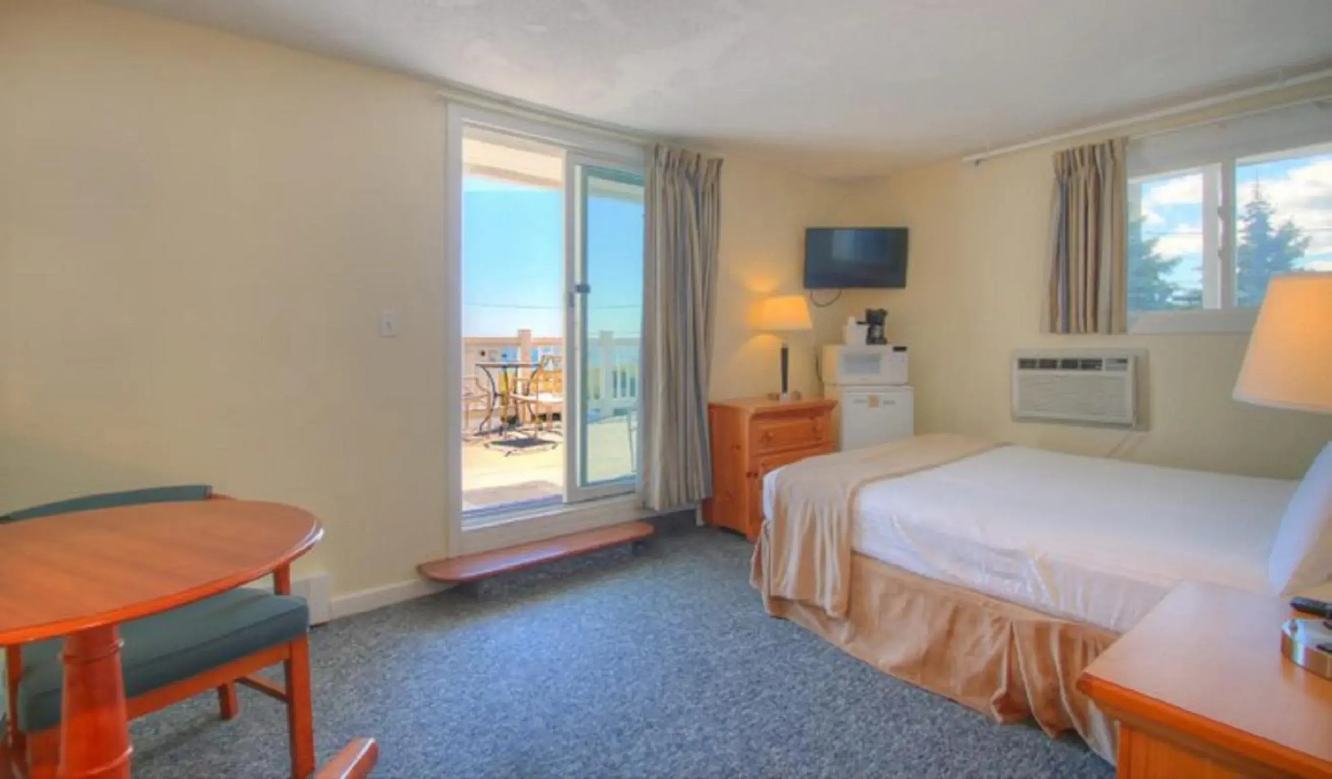 Queen Room with Sea View in Sea Cliff House Motel Queen Room with Sea View in Sea Cliff House Motel
