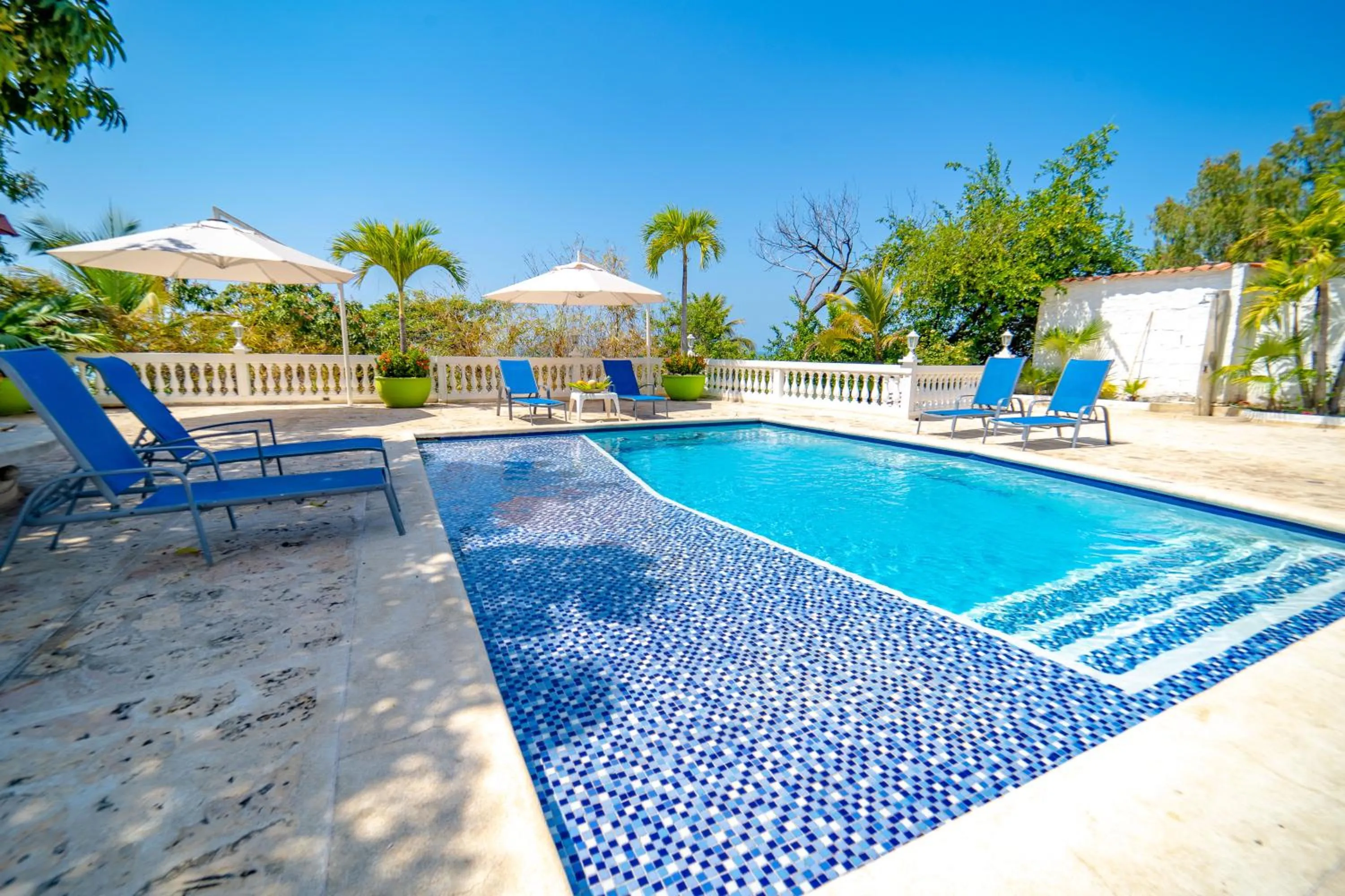 Swimming pool in Hotel Santorini Casablanca Resort