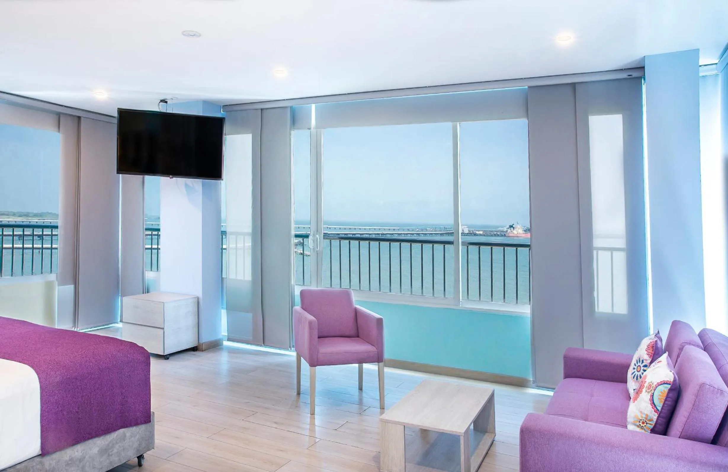 Bedroom in Hotel Santorini Casablanca Resort