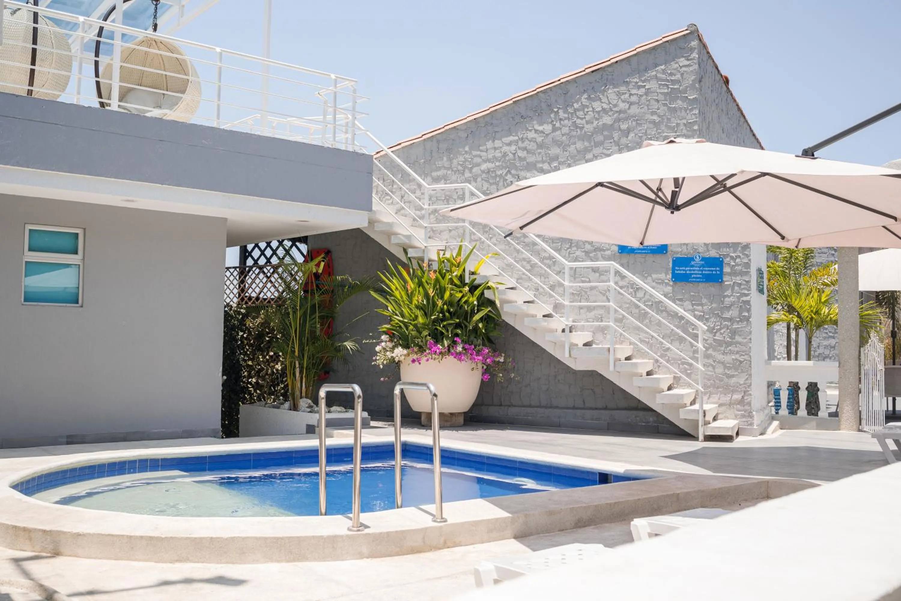 Swimming pool in Hotel Santorini Casablanca Resort