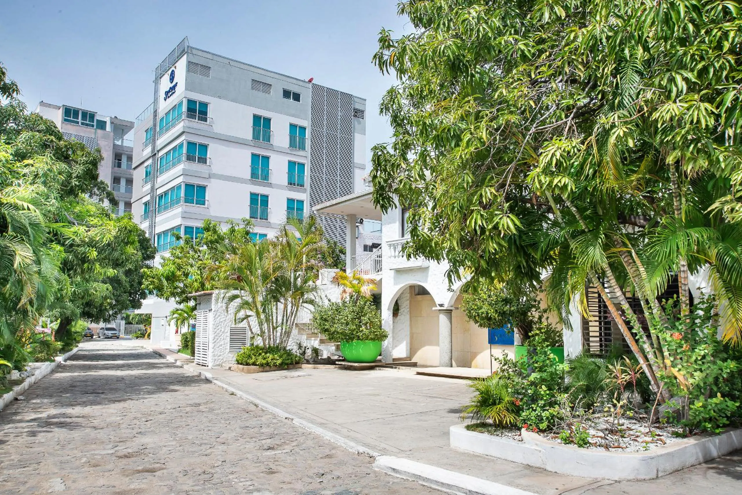 Facade/entrance in Hotel Santorini Casablanca Resort