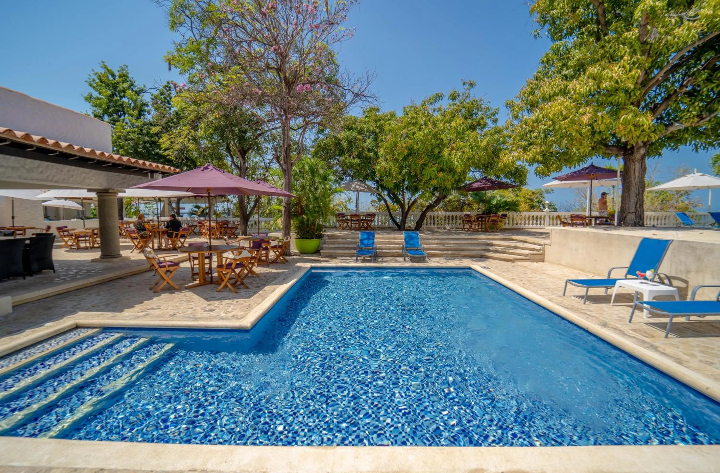Swimming pool in Hotel Santorini Casablanca Resort