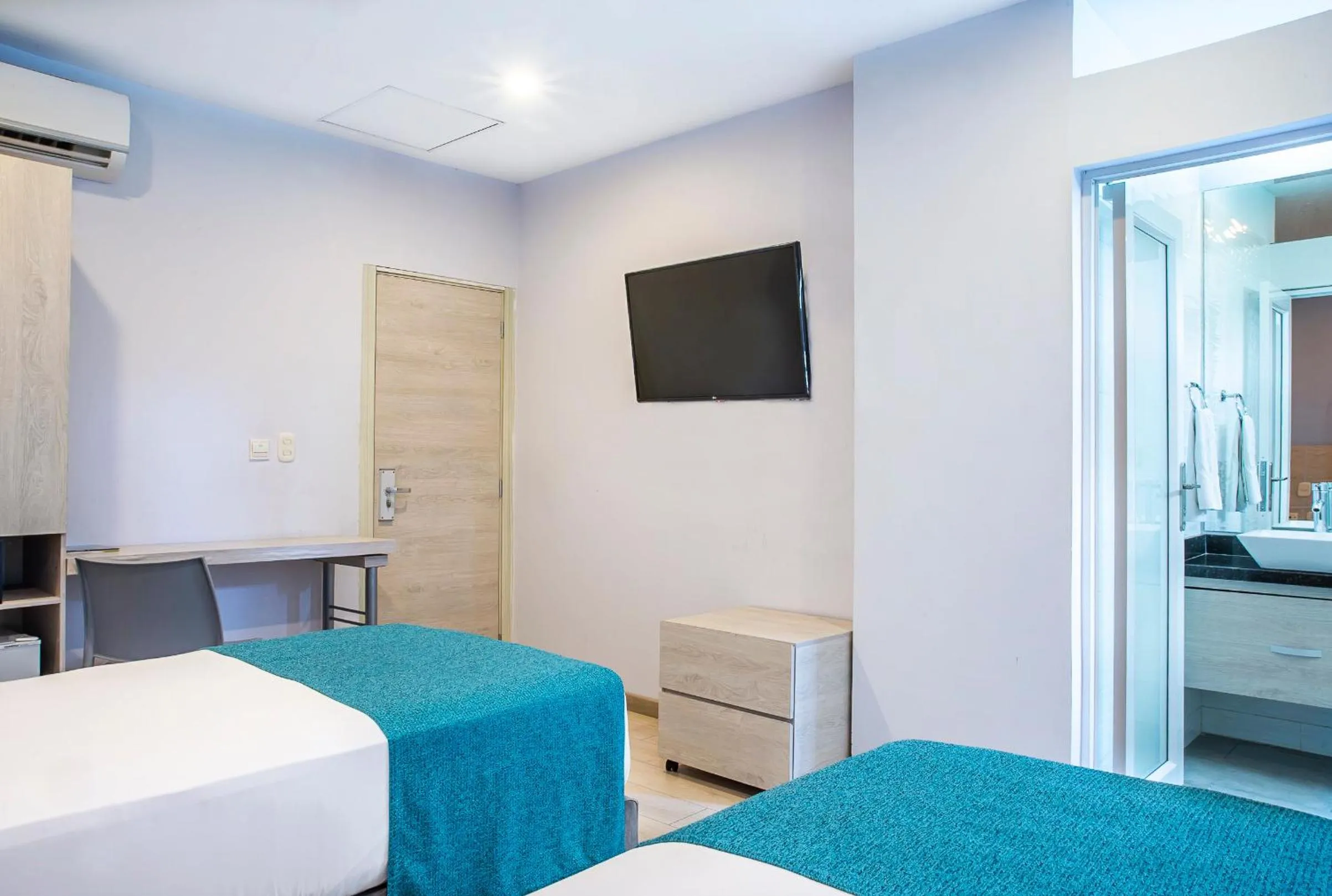 Standard Twin Room in Santorini Casablanca