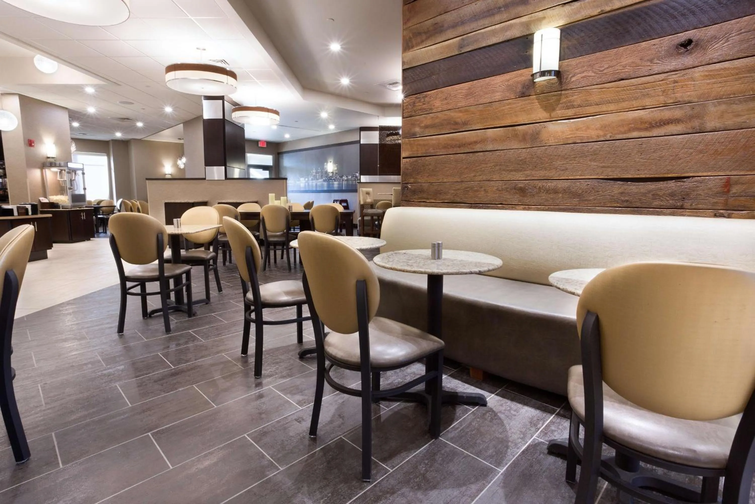 Restaurant/places to eat in Drury Inn & Suites Louisville North
