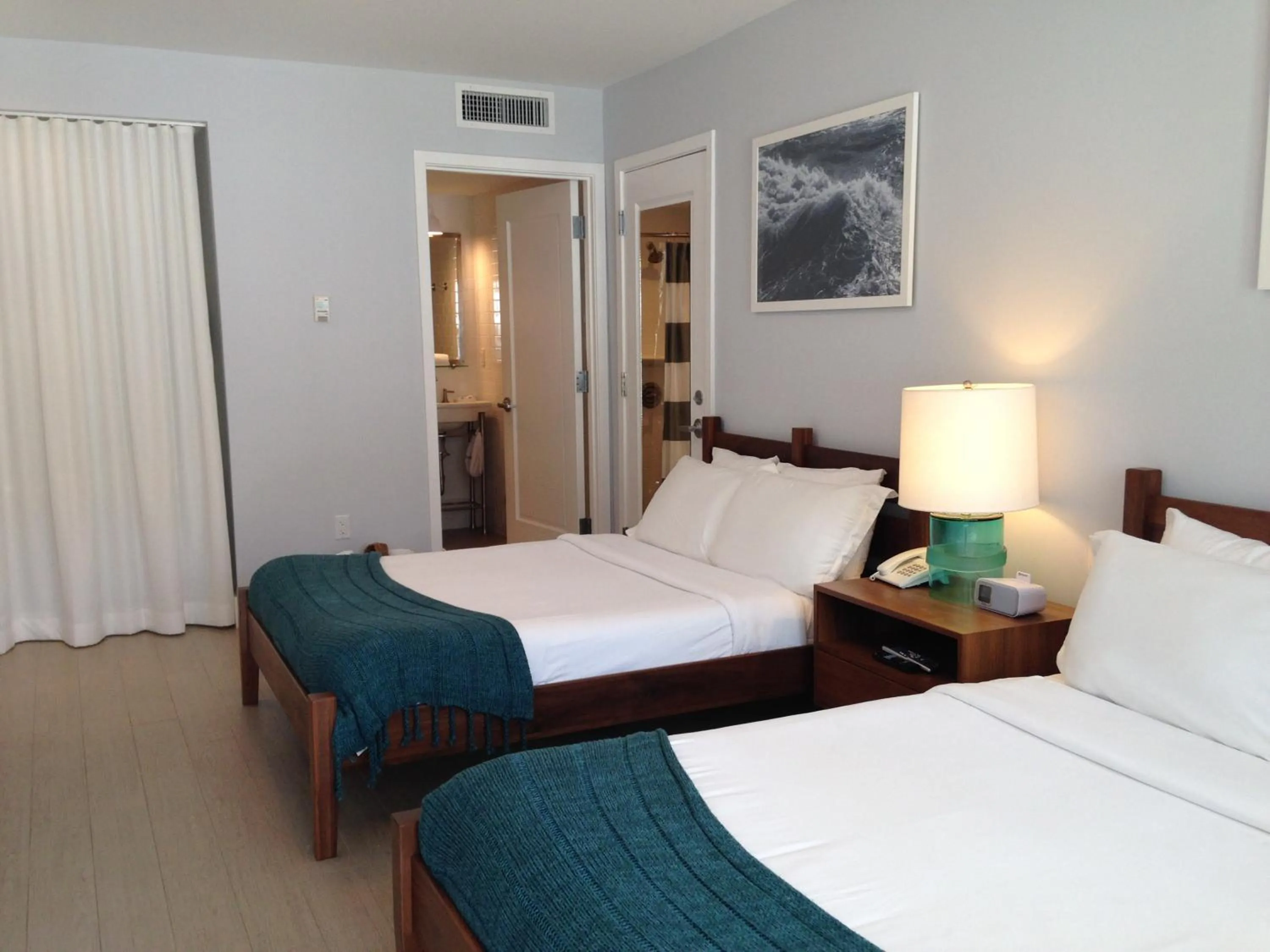 Bed in Tides Inn Hotel