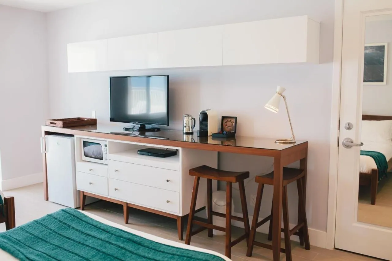 Bedroom in Tides Inn Hotel