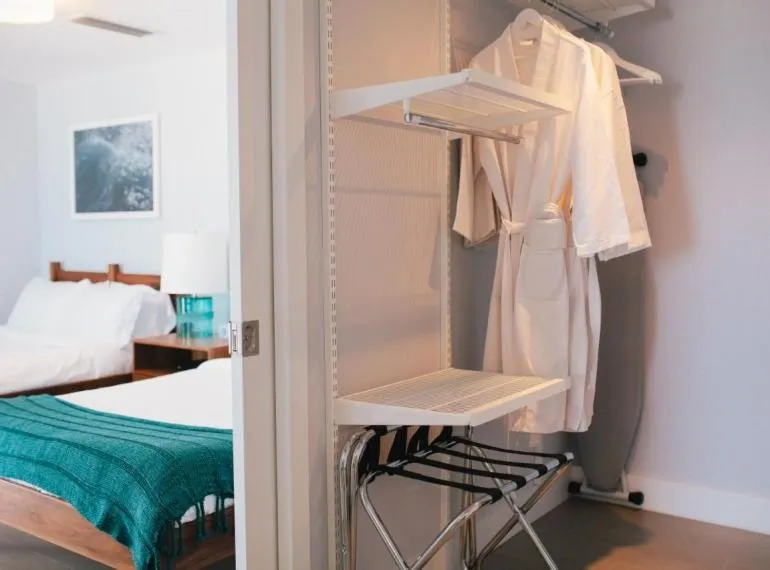 Bed in Tides Inn Hotel