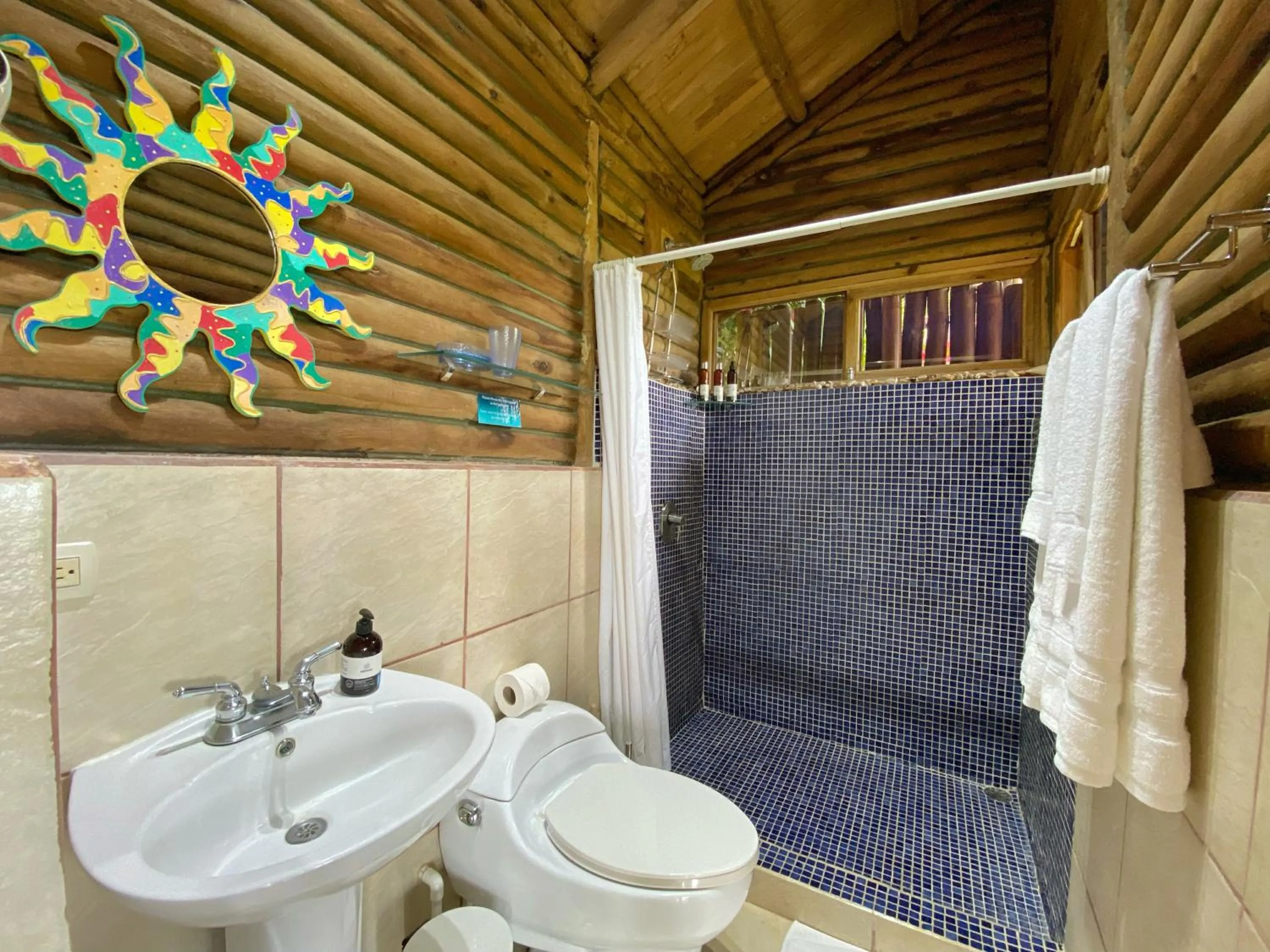 Shower in Horizon Hotel & Yoga center