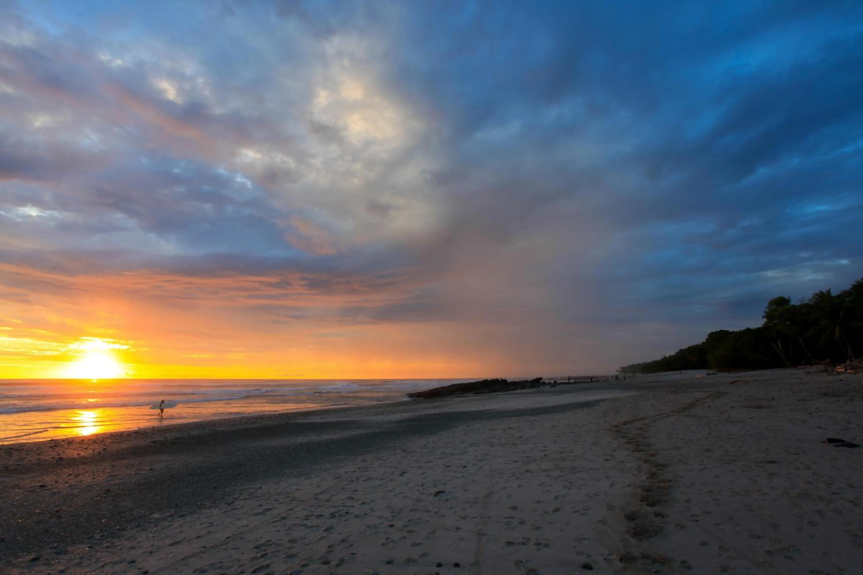 Beach in Horizon Hotel & Yoga center