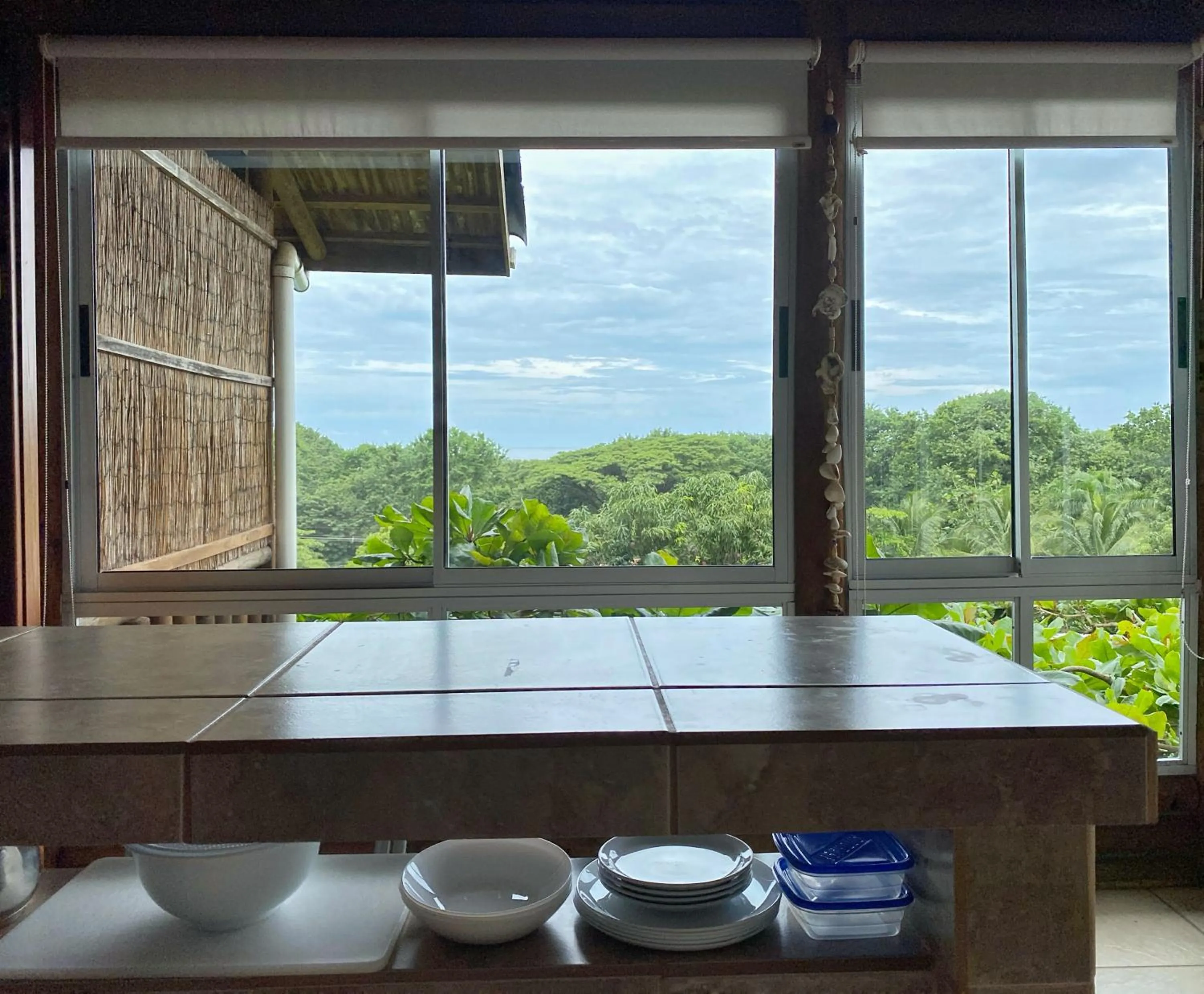 Kitchen or kitchenette in Horizon Hotel & Yoga center
