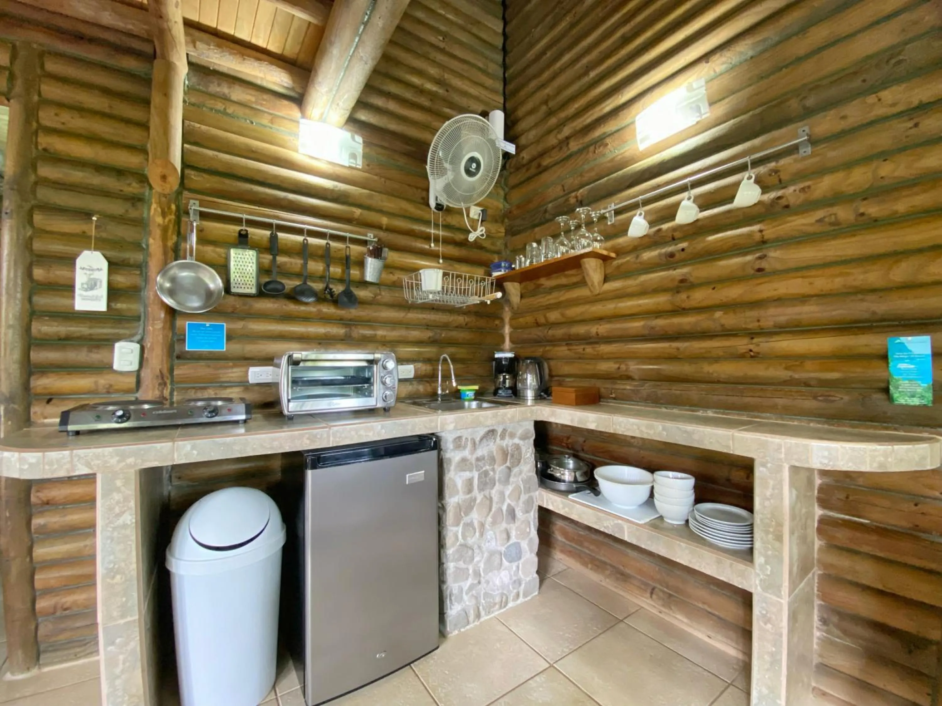 Kitchen or kitchenette in Horizon Hotel & Yoga center