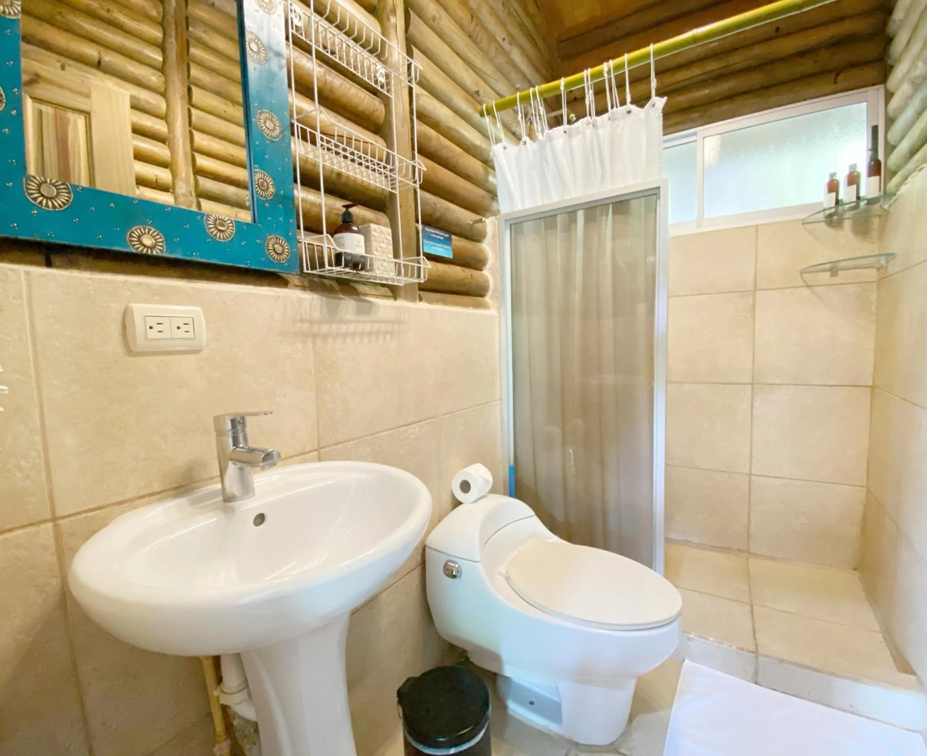 Shower in Horizon Hotel & Yoga center