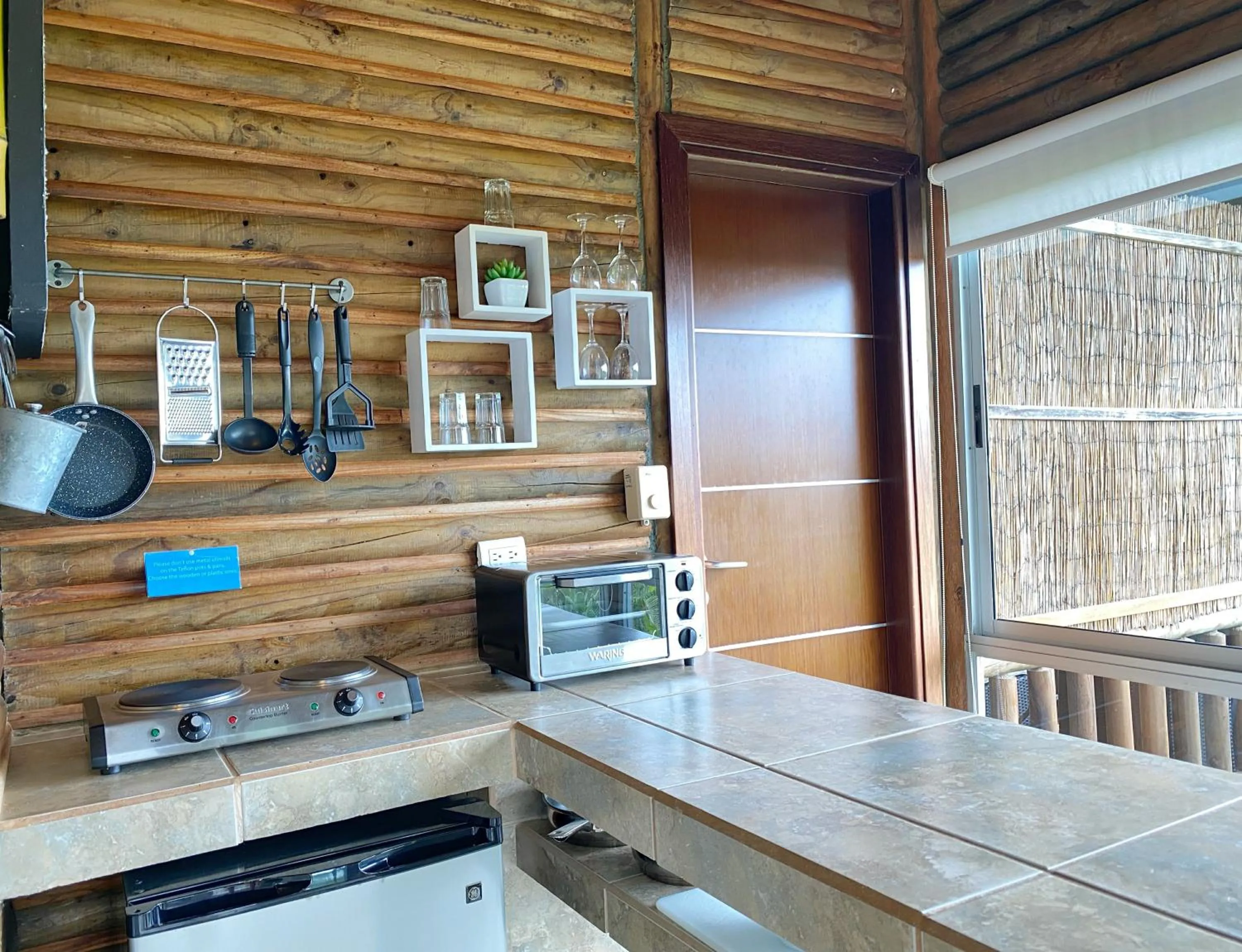 Kitchen or kitchenette in Horizon Hotel & Yoga center