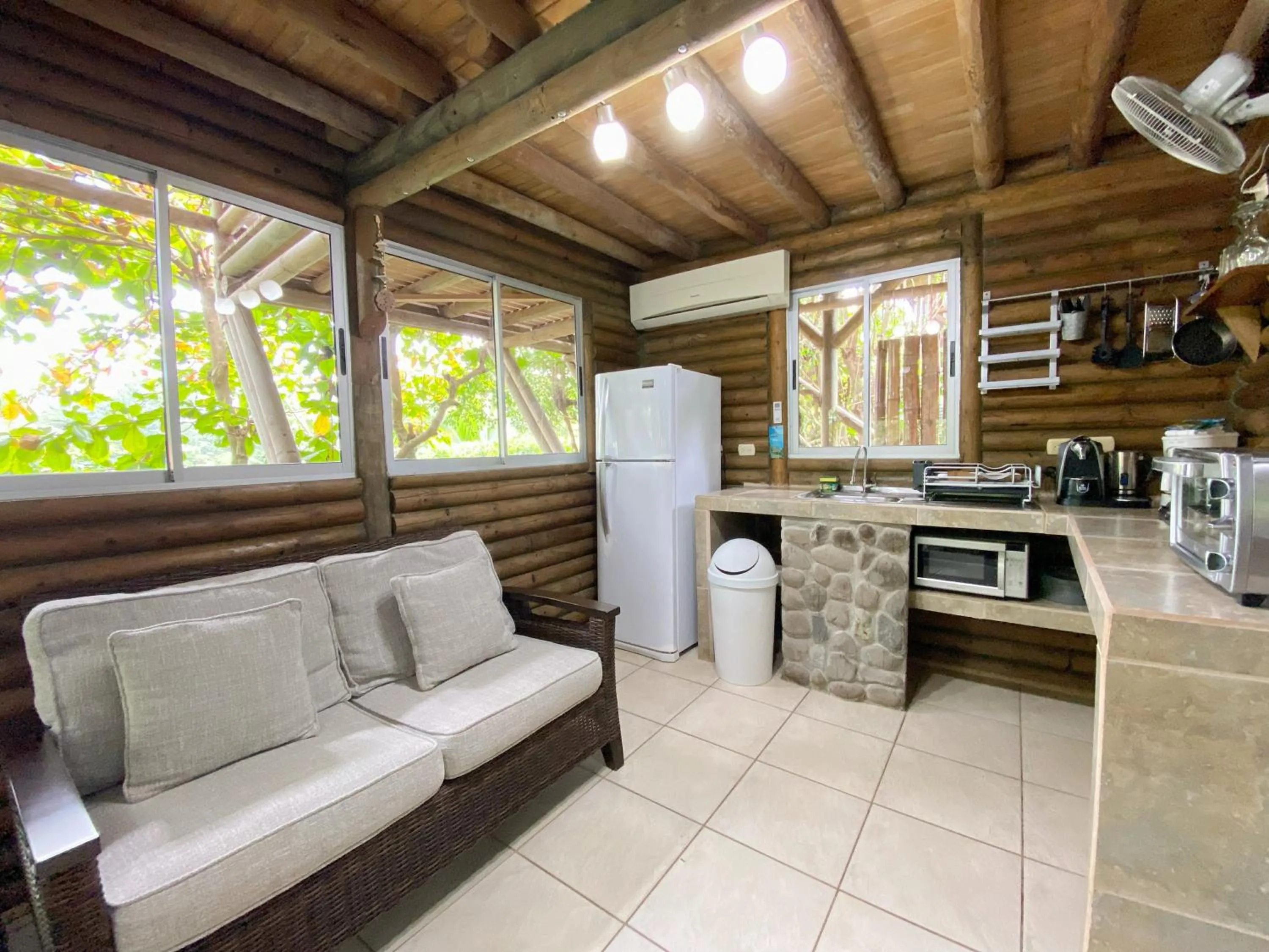 Kitchen or kitchenette in Horizon Hotel & Yoga center