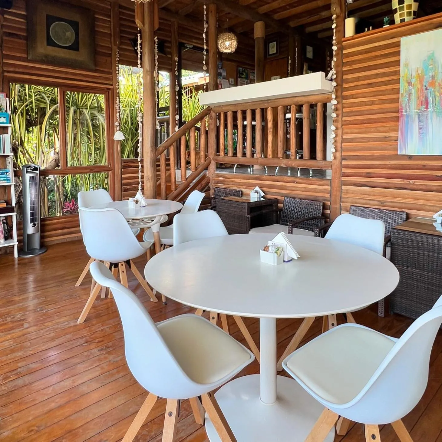 Restaurant/places to eat in Horizon Hotel & Yoga center