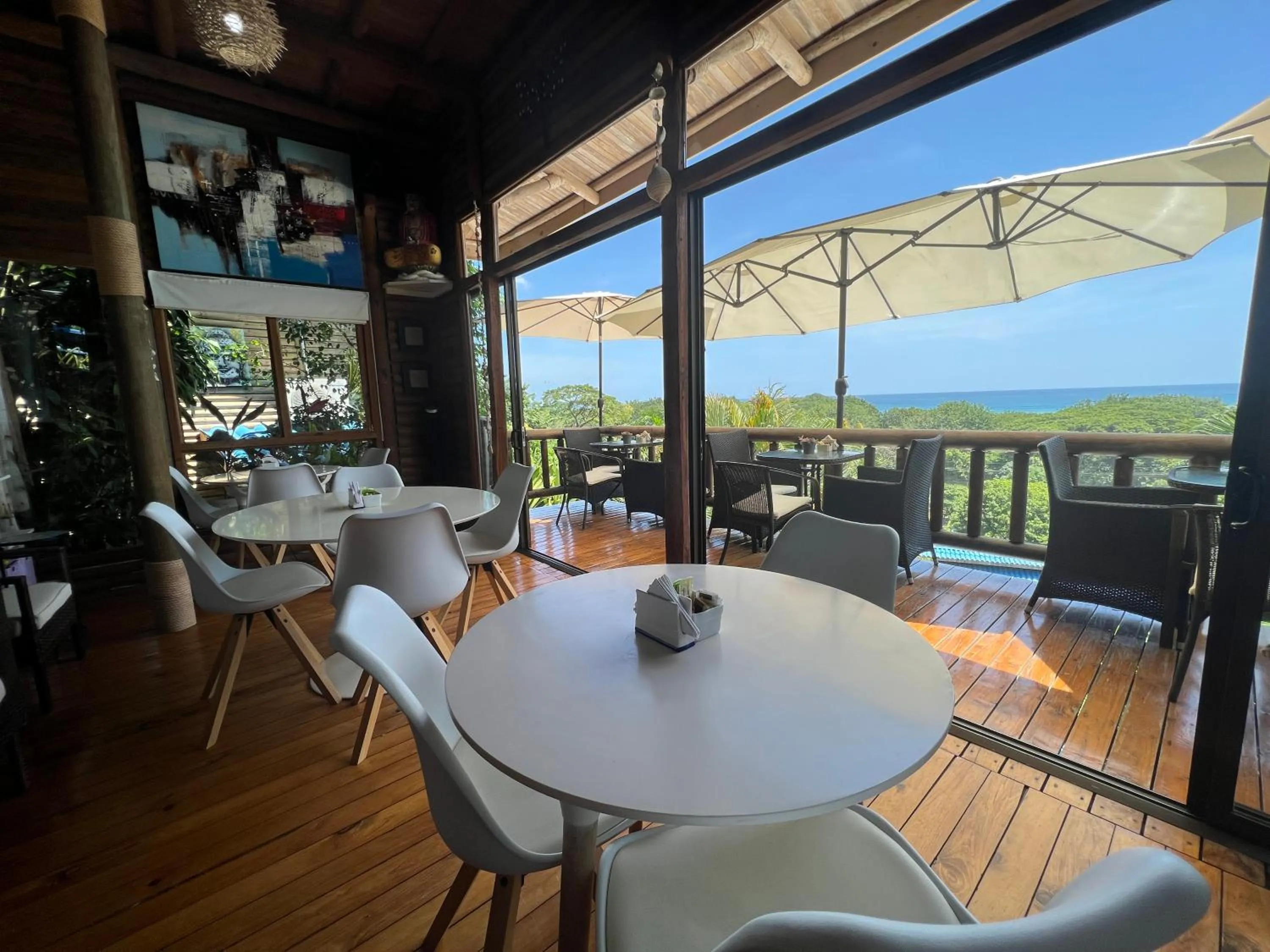 Restaurant/places to eat in Horizon Hotel & Yoga center