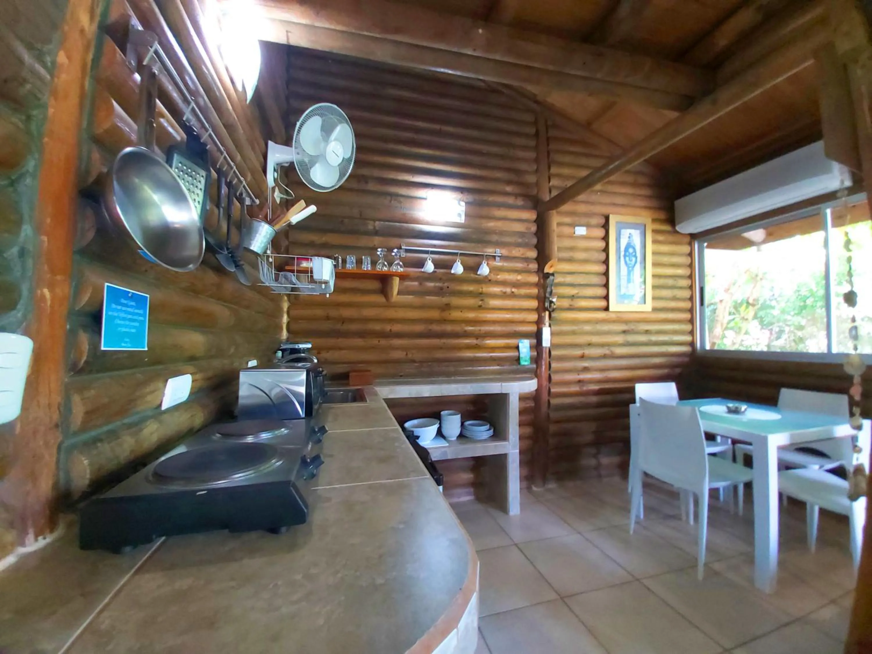Kitchen or kitchenette in Horizon Hotel & Yoga center