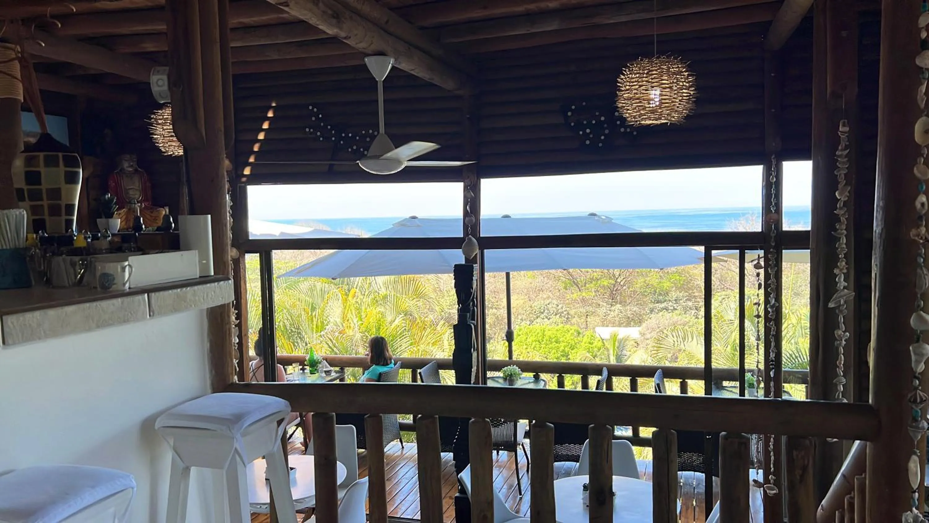 Restaurant/places to eat in Horizon Hotel & Yoga center