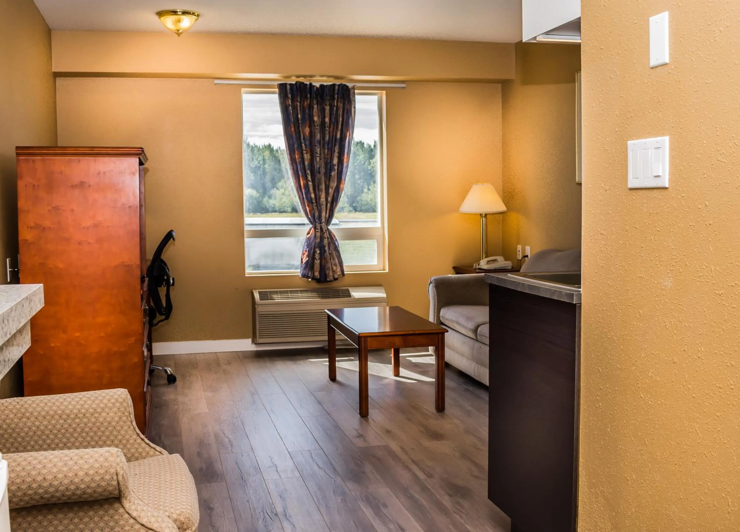 Living room in Fox Creek Inn