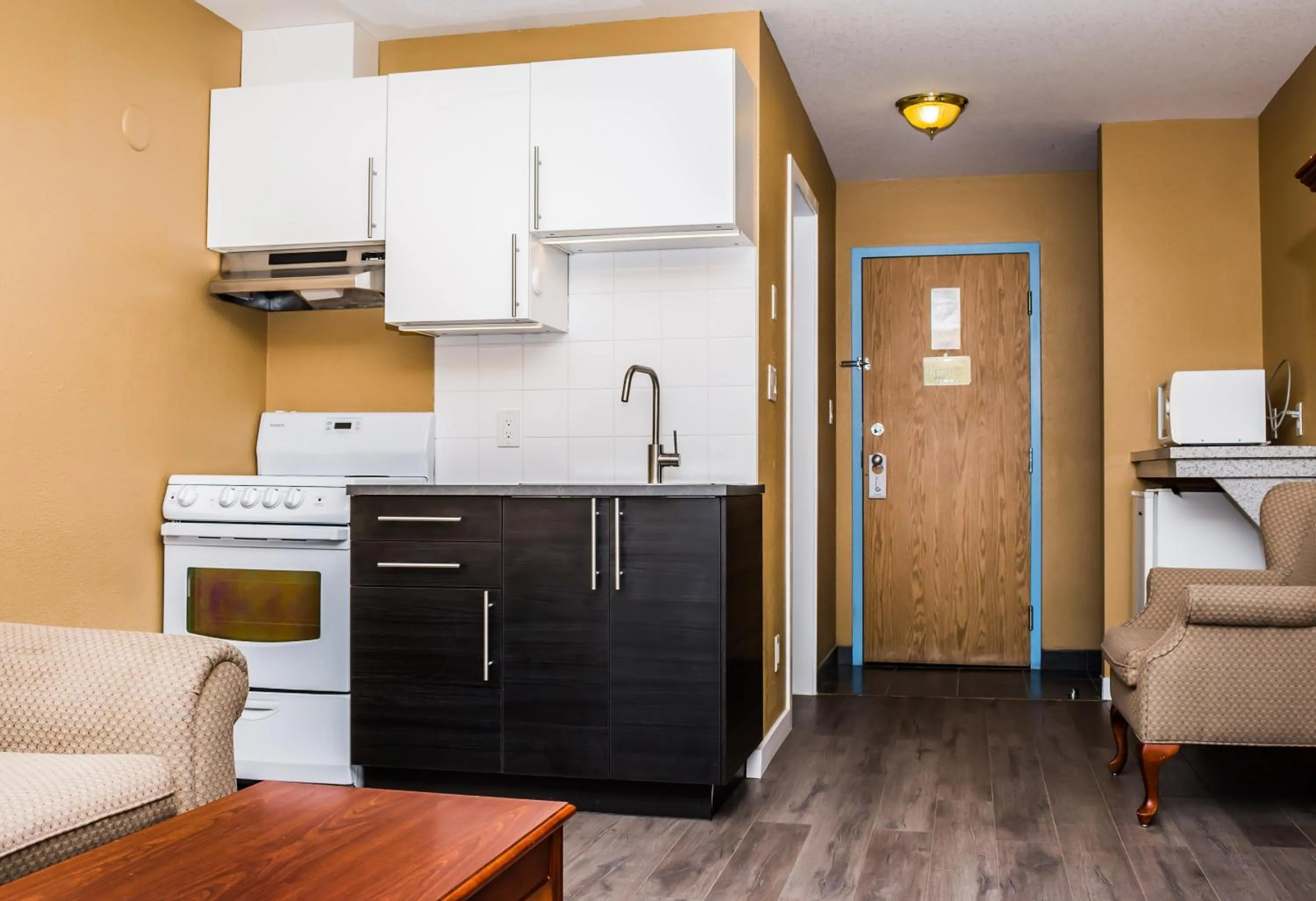 Kitchen or kitchenette in Fox Creek Inn