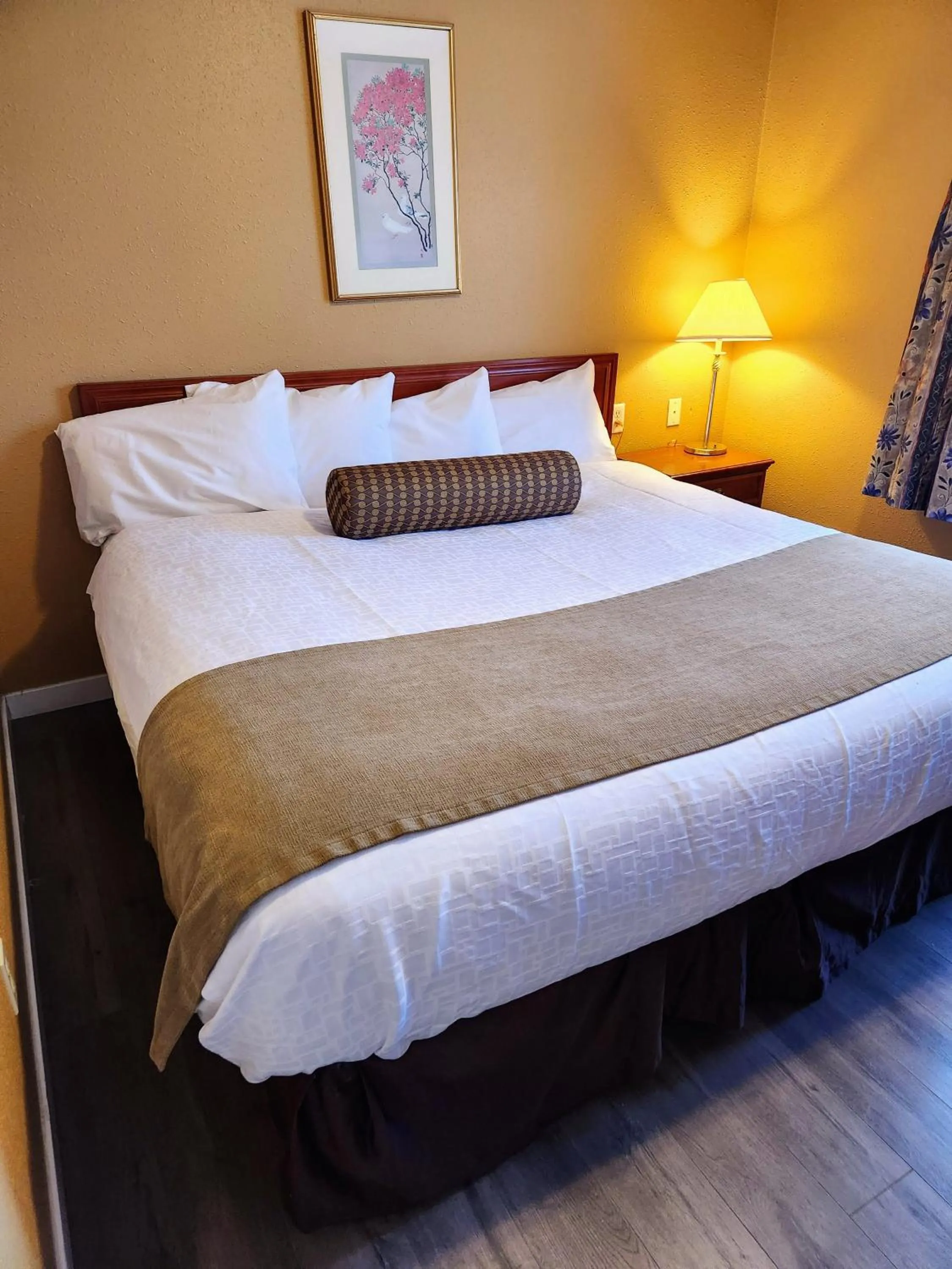 Bedroom, Bed in Fox Creek Inn