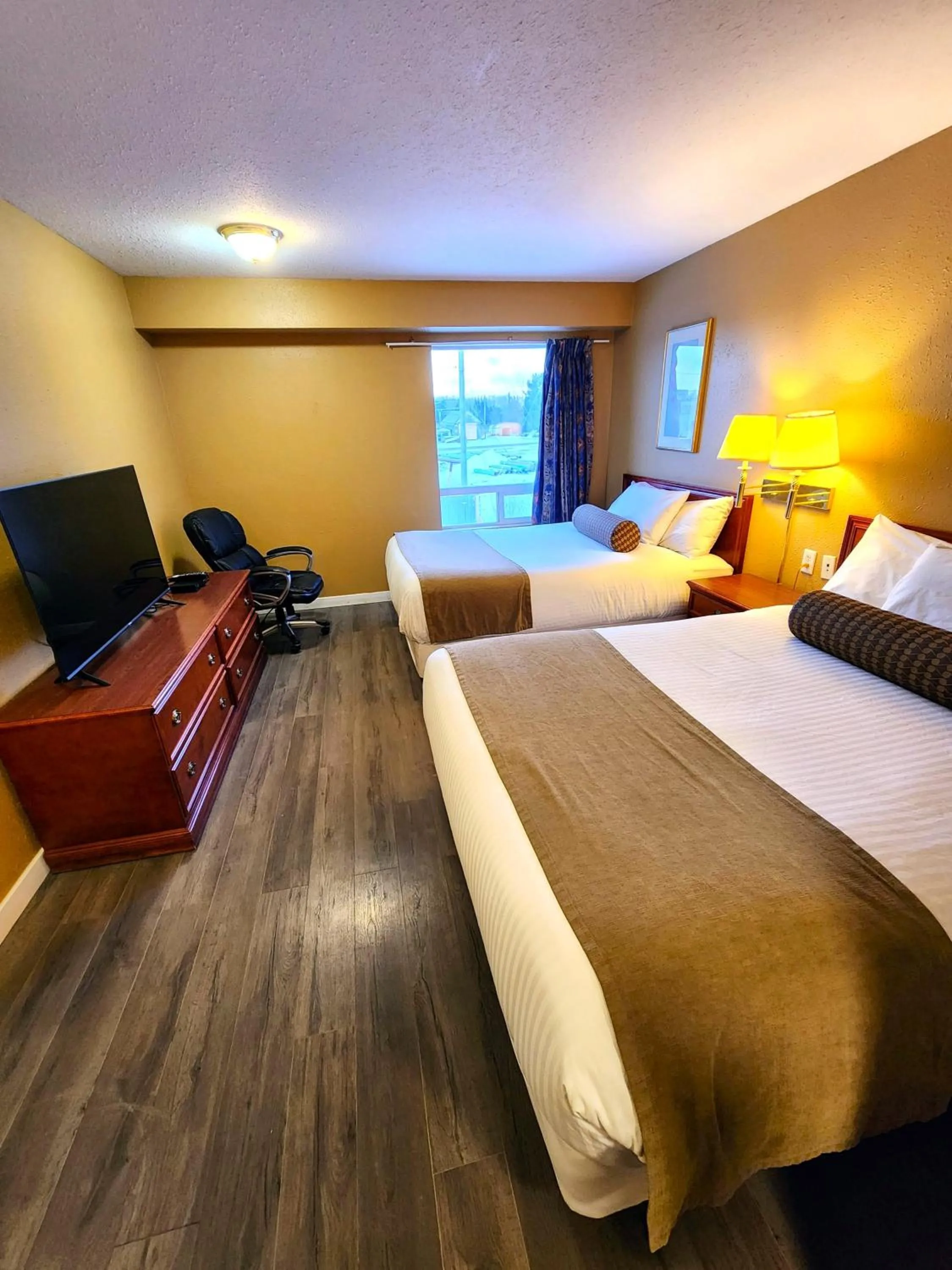 Bedroom, Bed in Fox Creek Inn