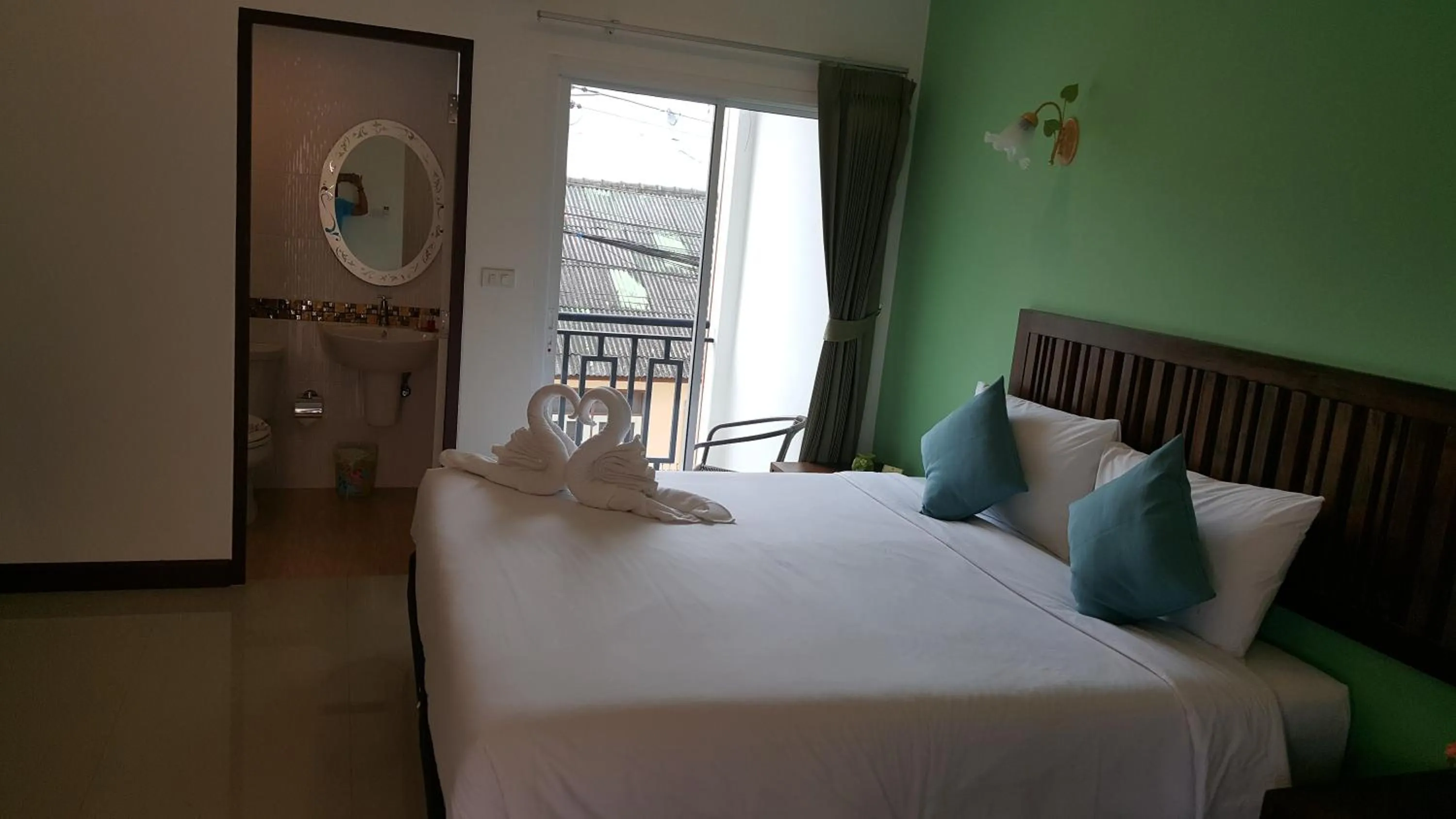 Bathroom, Bed in BS Airport at Phuket