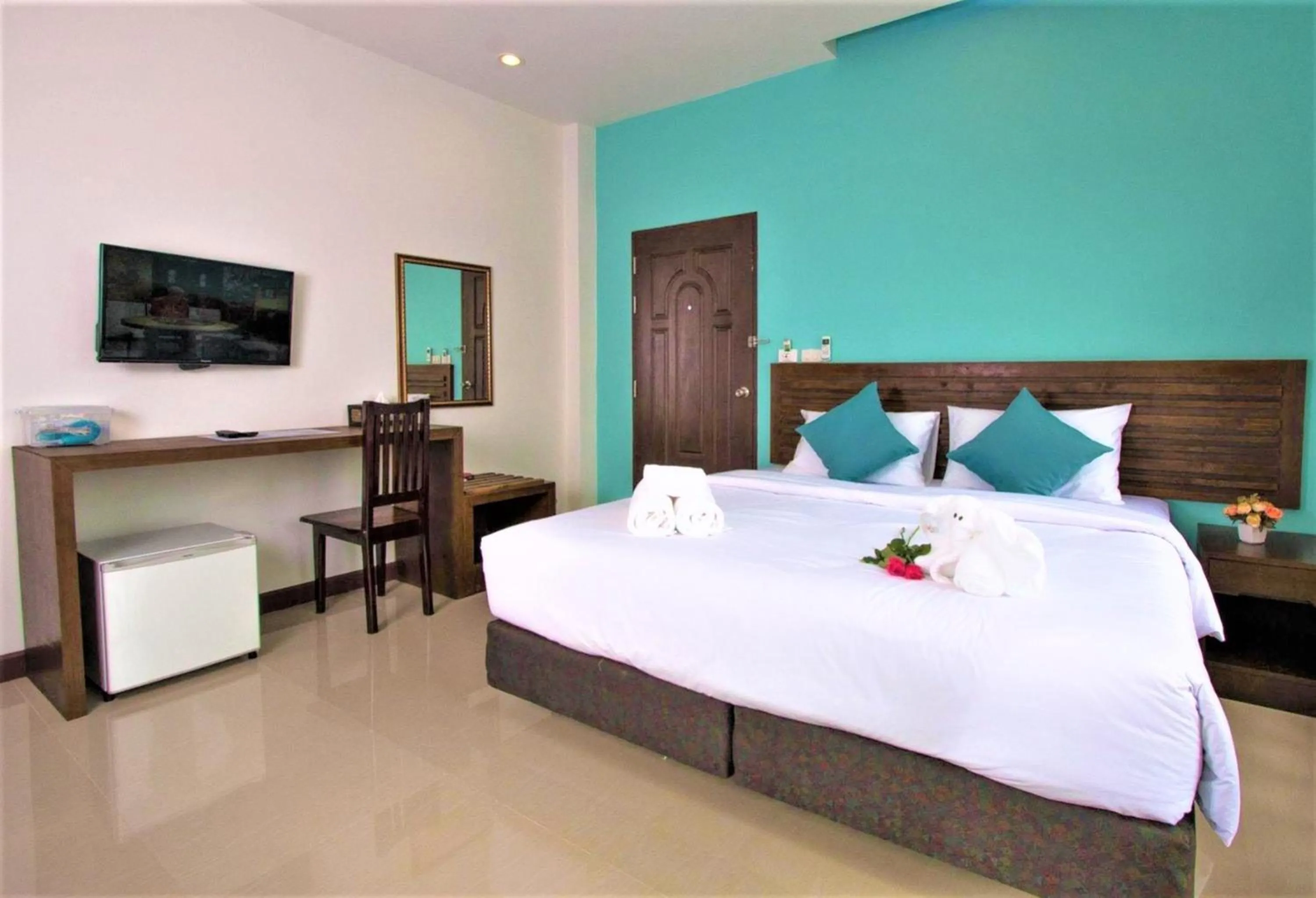 Bathroom, Bed in BS Airport at Phuket