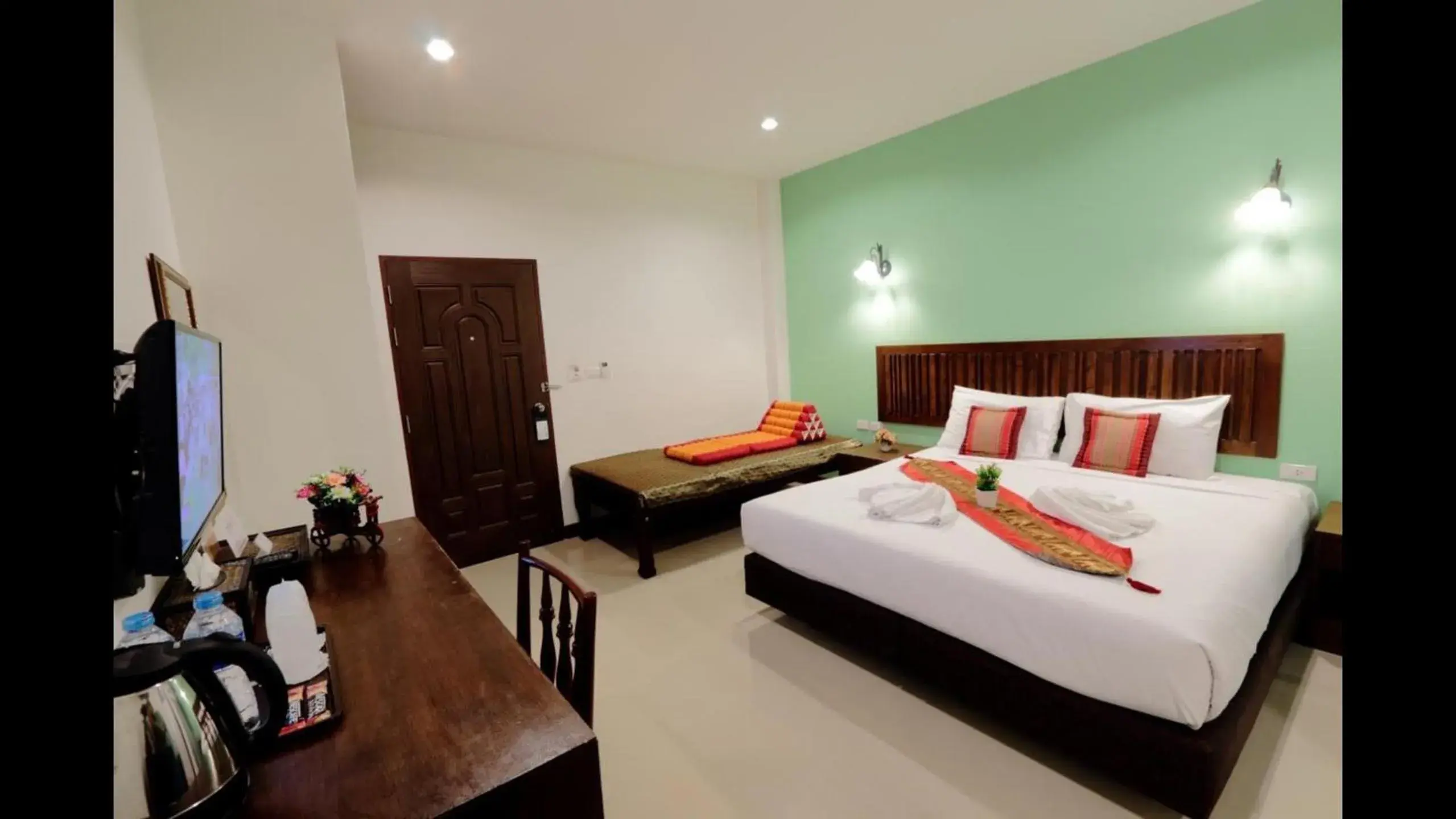 Photo of the whole room, Bed in BS Airport at Phuket Photo of the whole room, Bed in BS Airport at Phuket