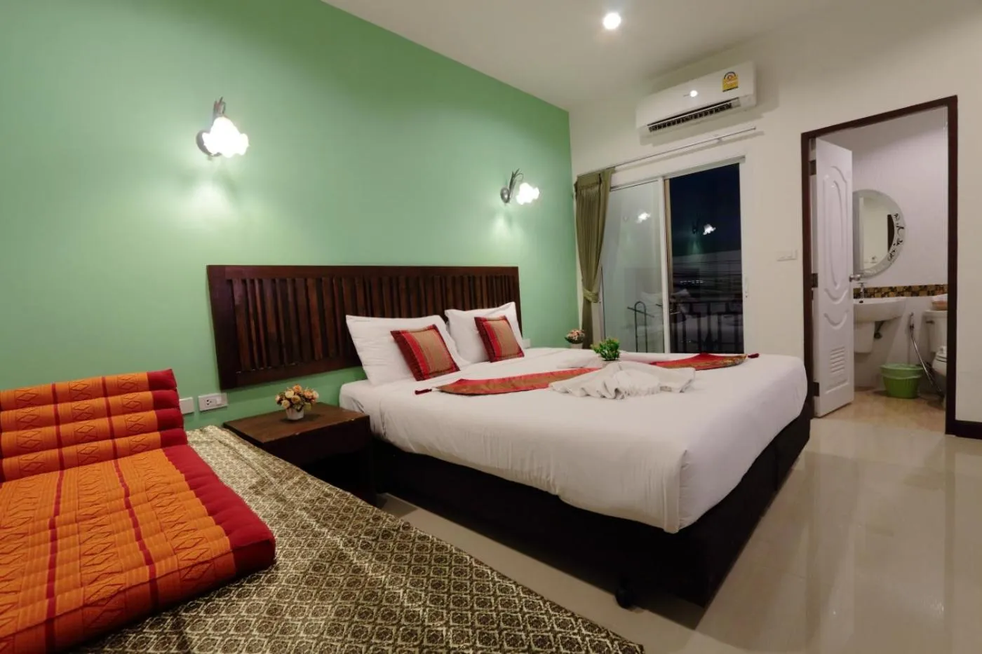 Shower, Bed in BS Airport at Phuket