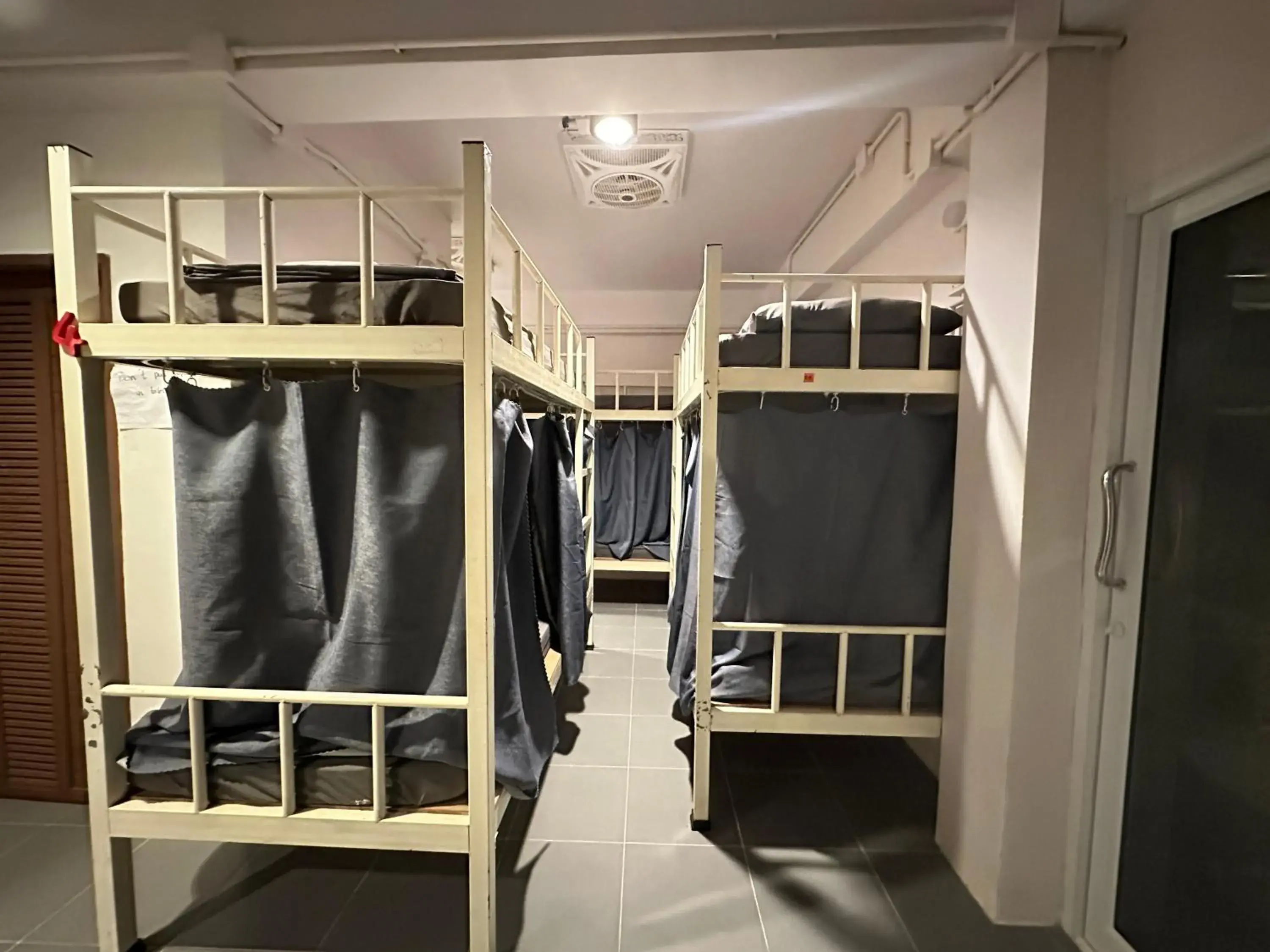 Bed in Phi Phi Green House & Sunsky Hostel Bed in Phi Phi Green House & Sunsky Hostel