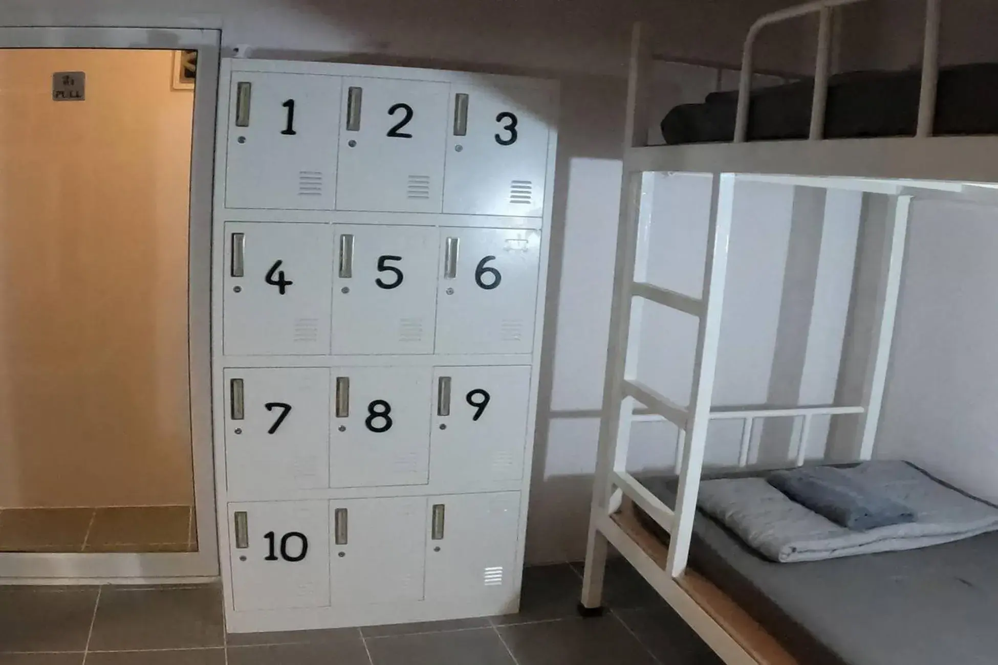 Bed in Phi Phi Green House & Sunsky Hostel Bed in Phi Phi Green House & Sunsky Hostel