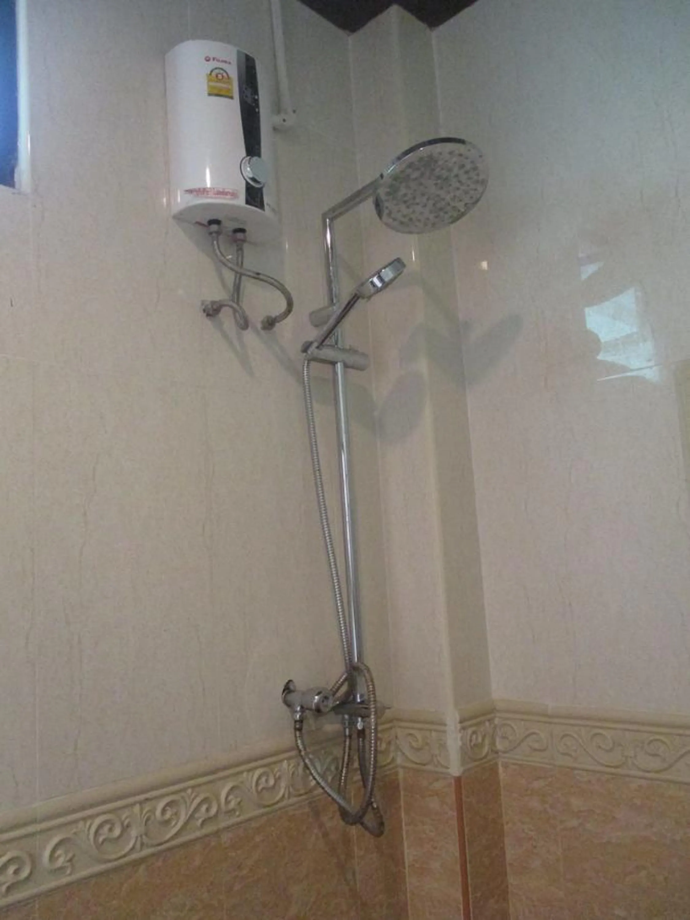 Shower in Phi Phi Green House & Sunsky Hostel