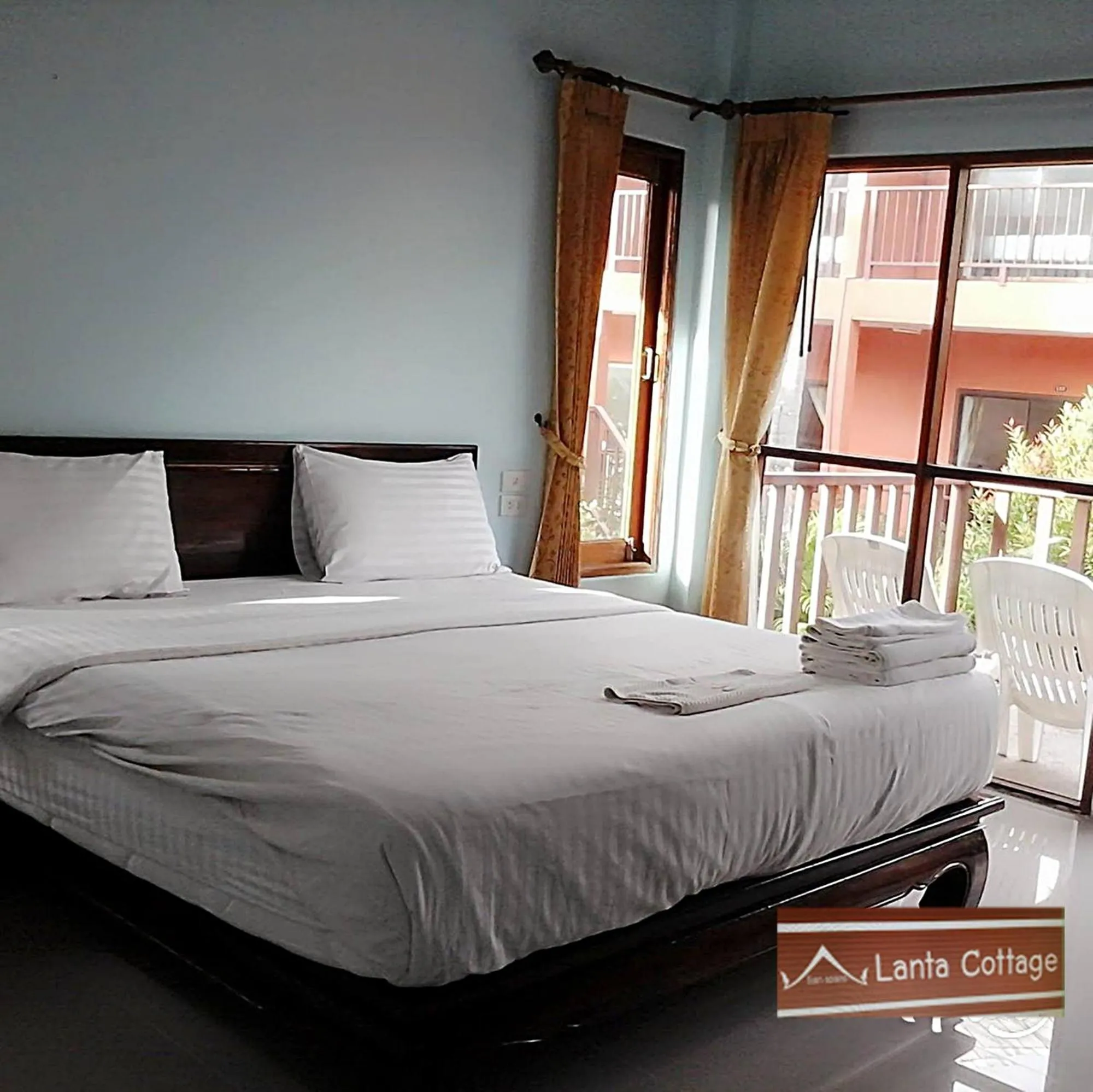 Bed in Lanta Cottage - SHA Plus