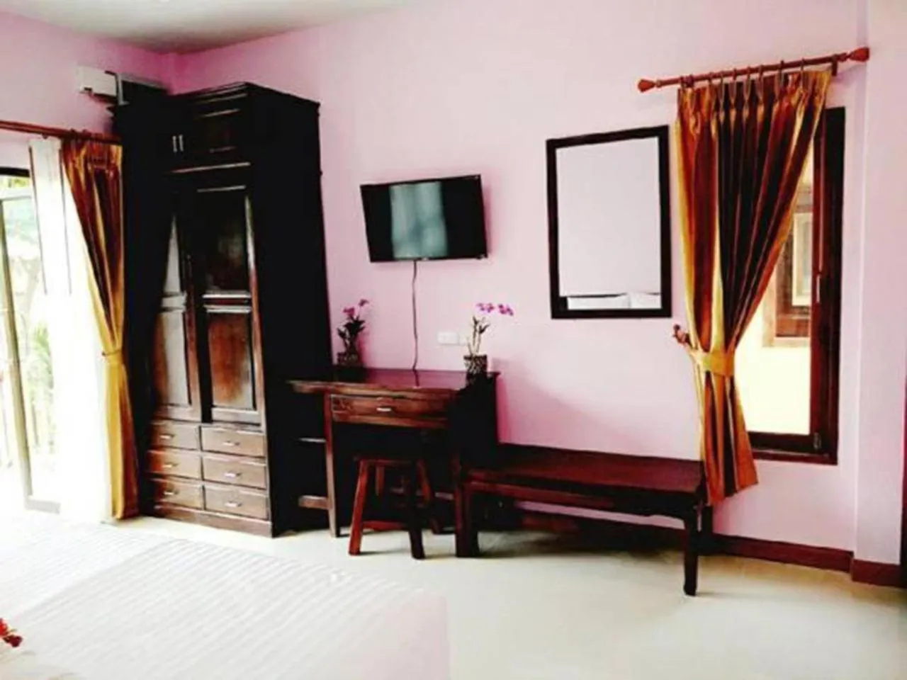 Bed in Lanta Cottage - SHA Plus