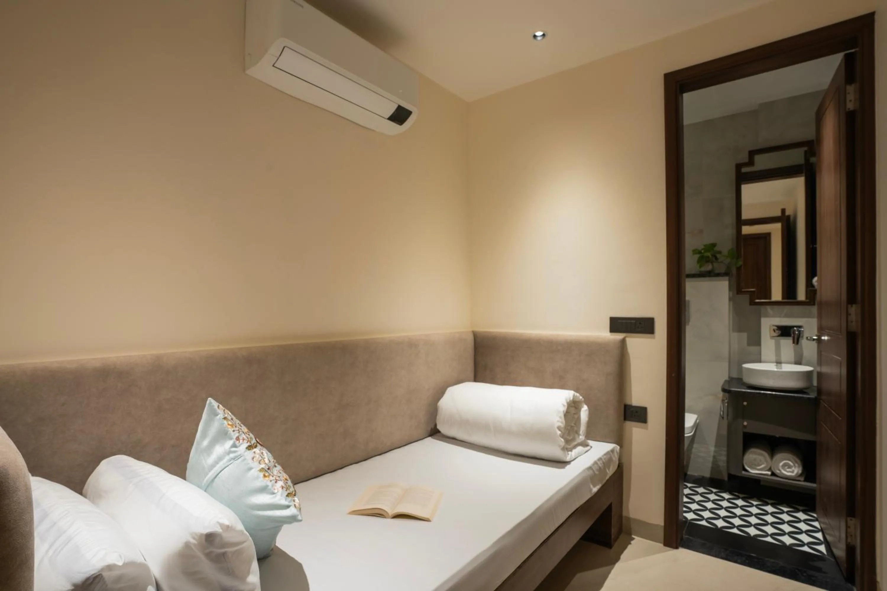 Bed in Luxuria Varanasi By Moustache
