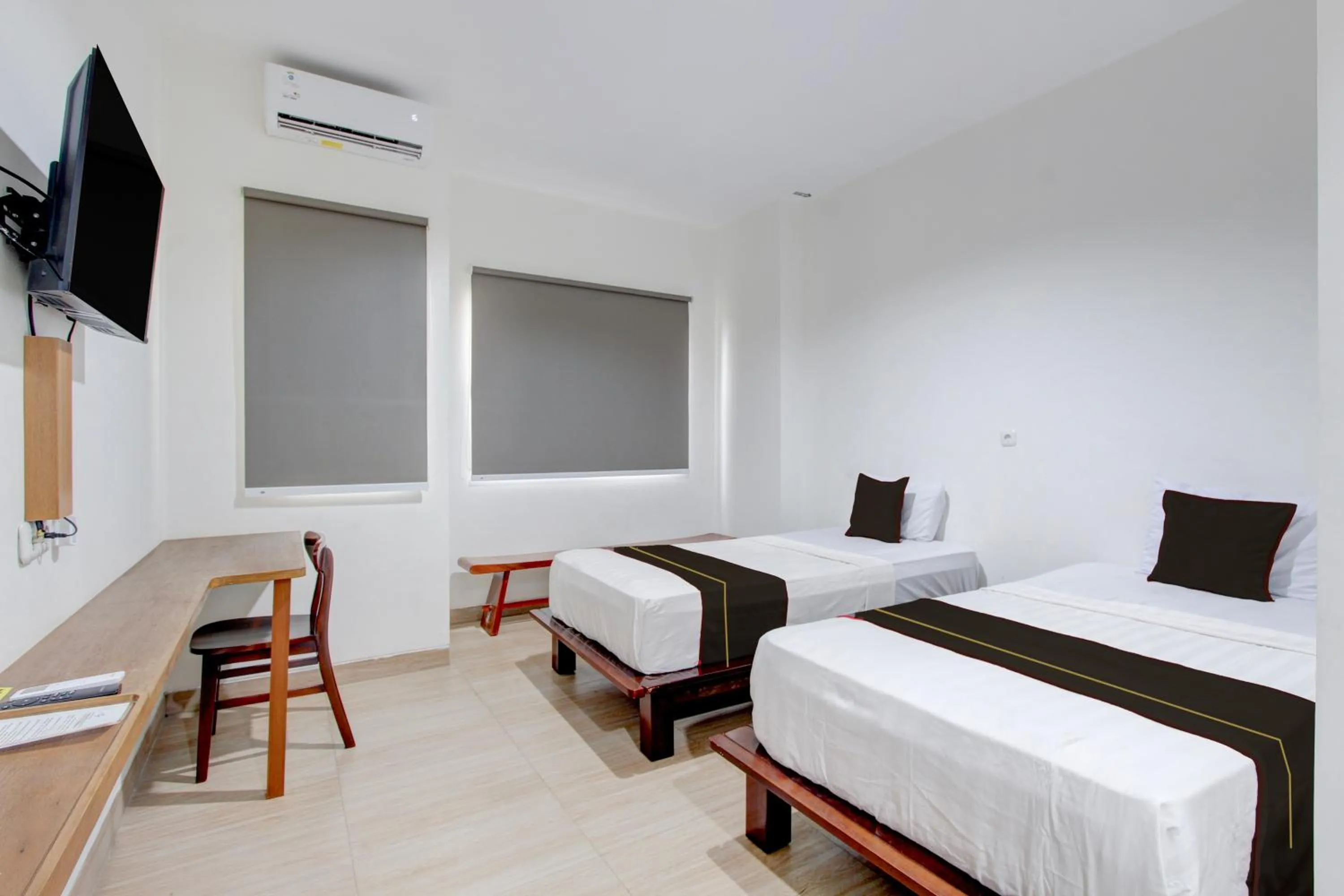Deluxe Twin Room in Townhouse Oak near The Park Mall Solo formerly D’Nawasena Guest House