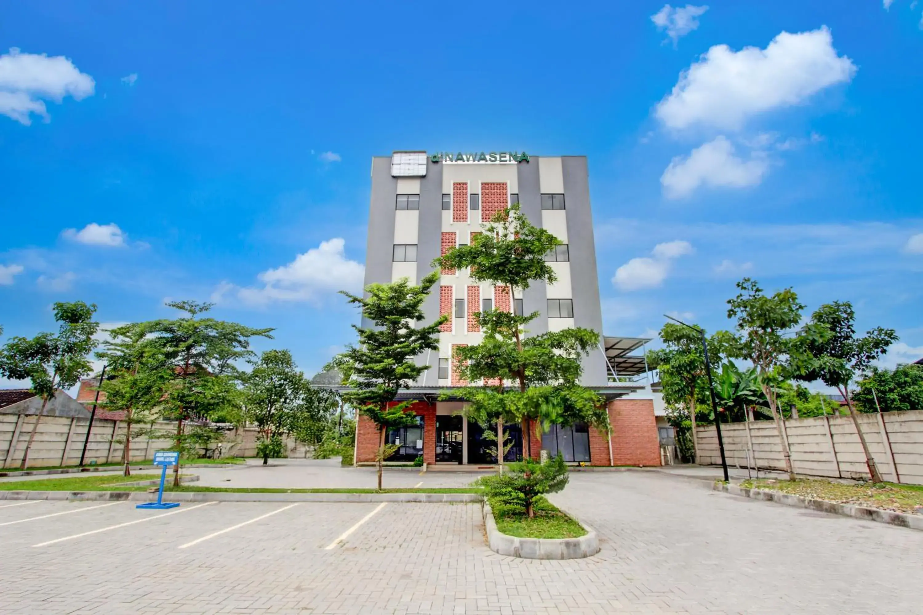 Townhouse Oak near The Park Mall Solo formerly D’Nawasena Guest House Townhouse Oak near The Park Mall Solo formerly D’Nawasena Guest House