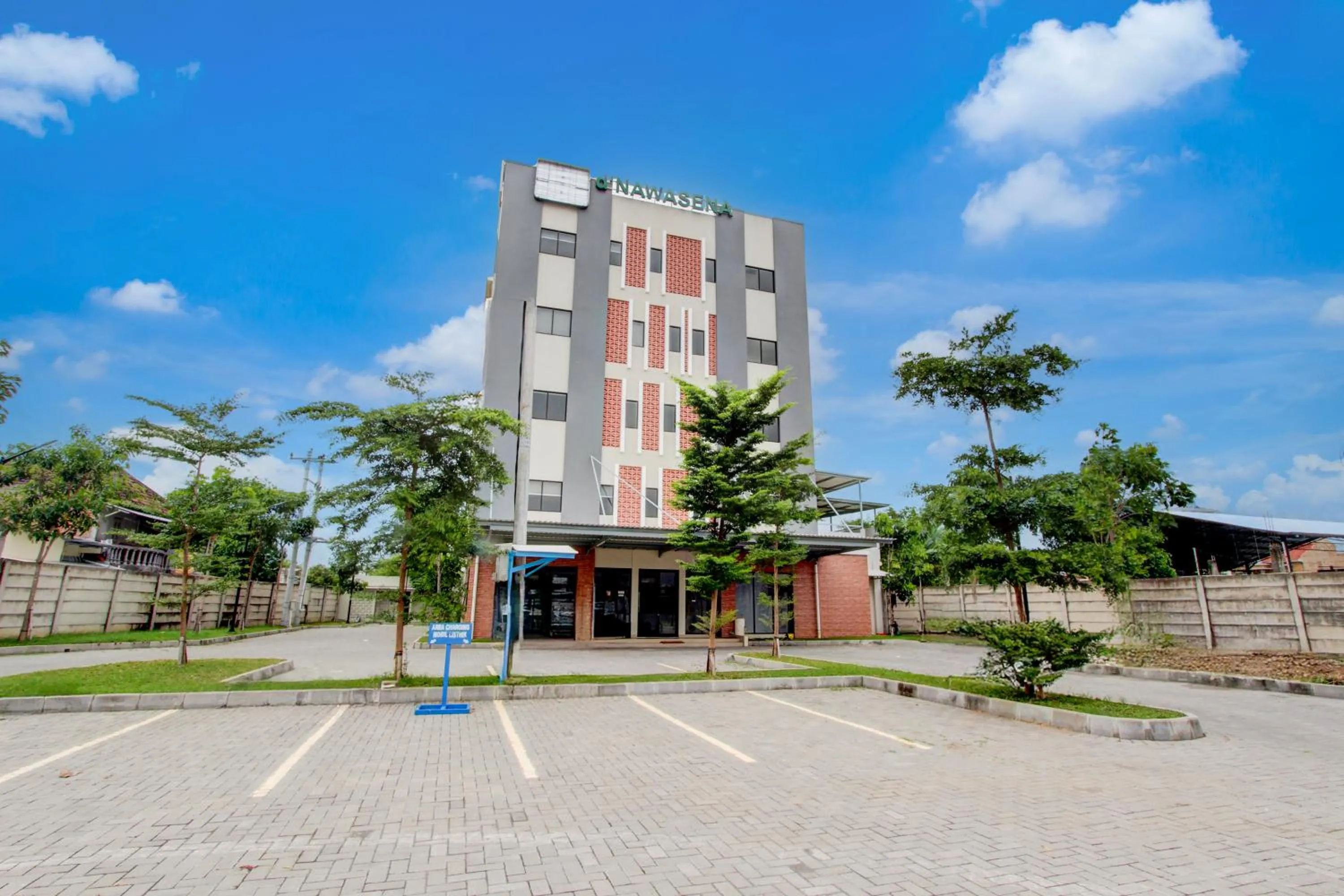 Townhouse Oak near The Park Mall Solo formerly D’Nawasena Guest House